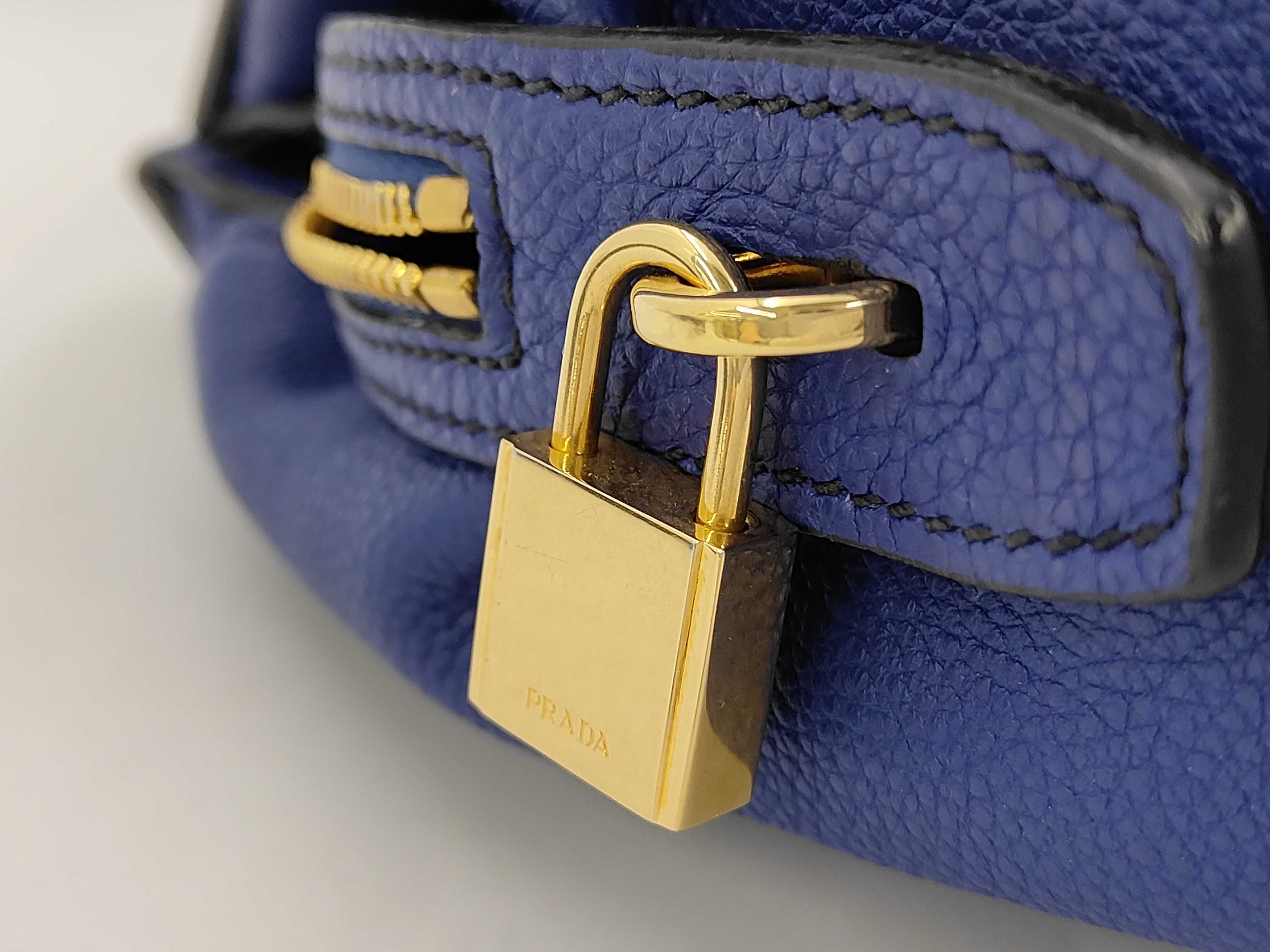 Vitello Grain Tote Bag Blue Handbag — view 6