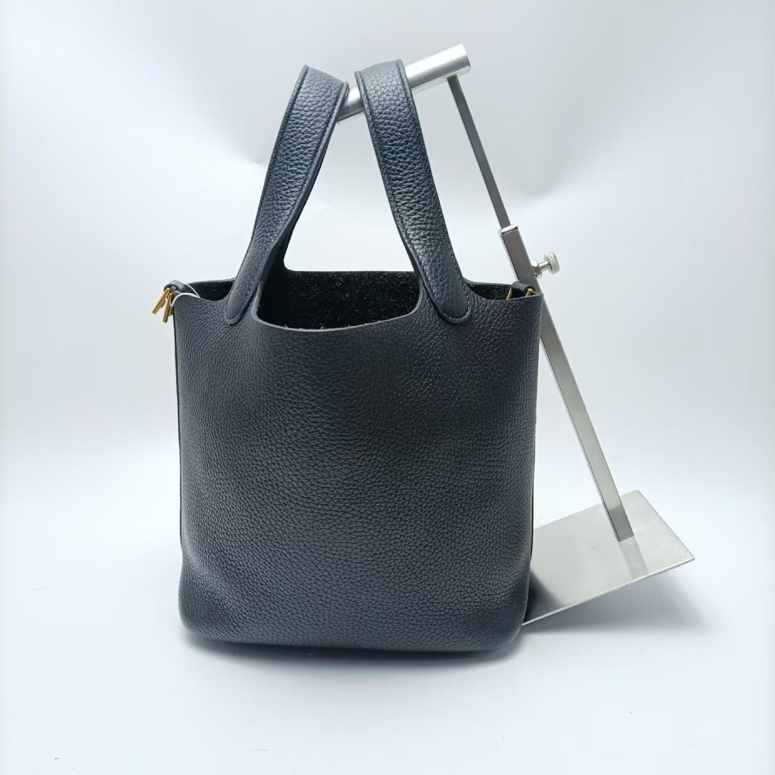 Picotan Cowhide Handbag Y-engraved Handbag — view 2
