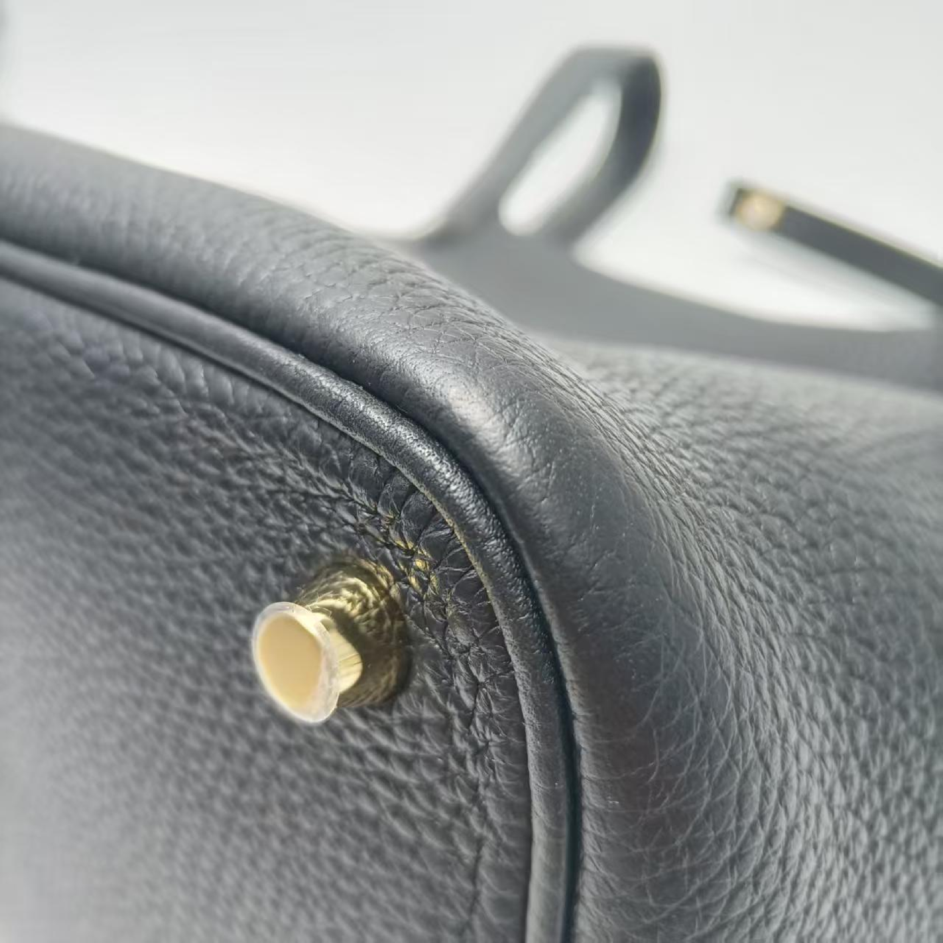 Picotan Cowhide Handbag Y-engraved Handbag — view 8