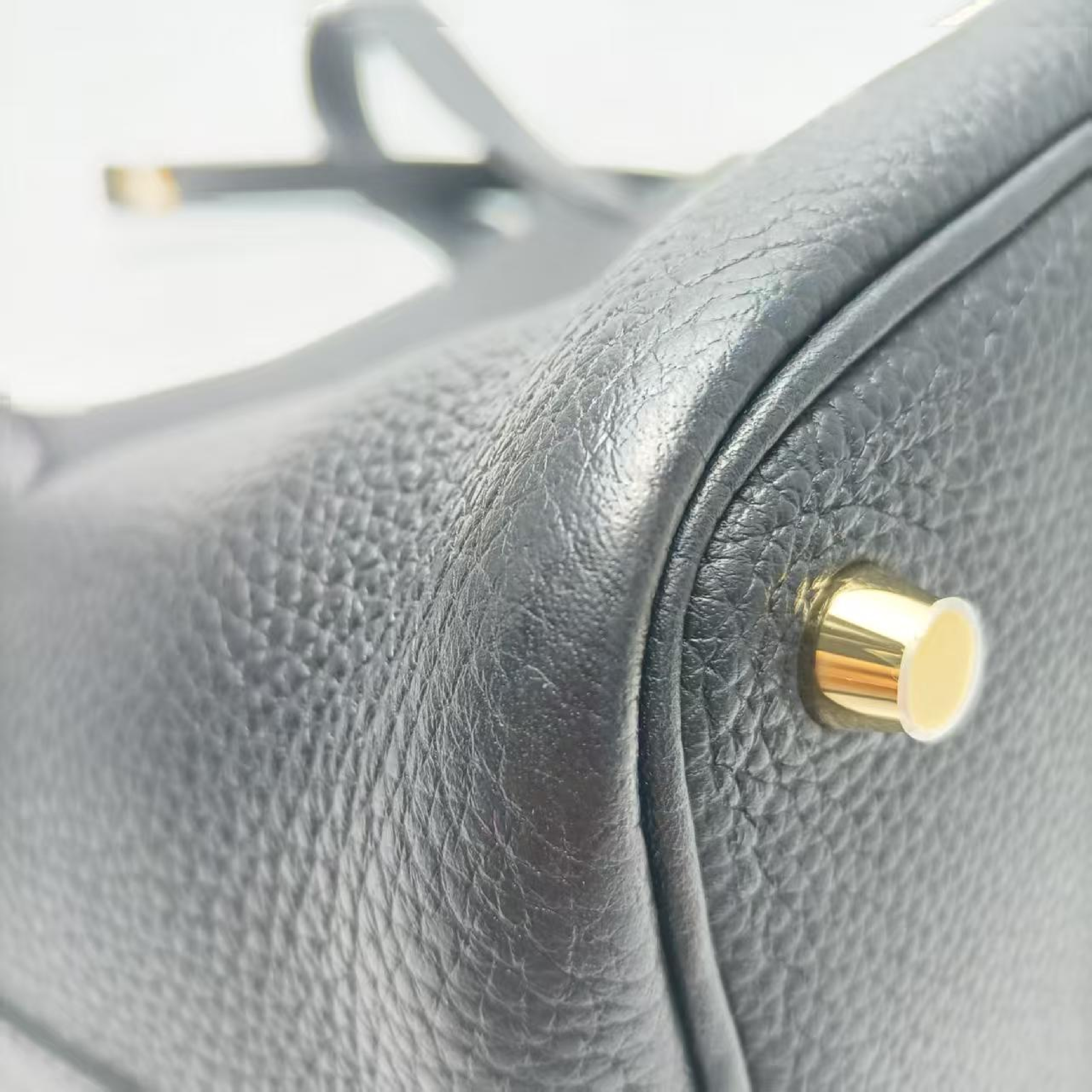Picotan Cowhide Handbag Y-engraved Handbag — view 9