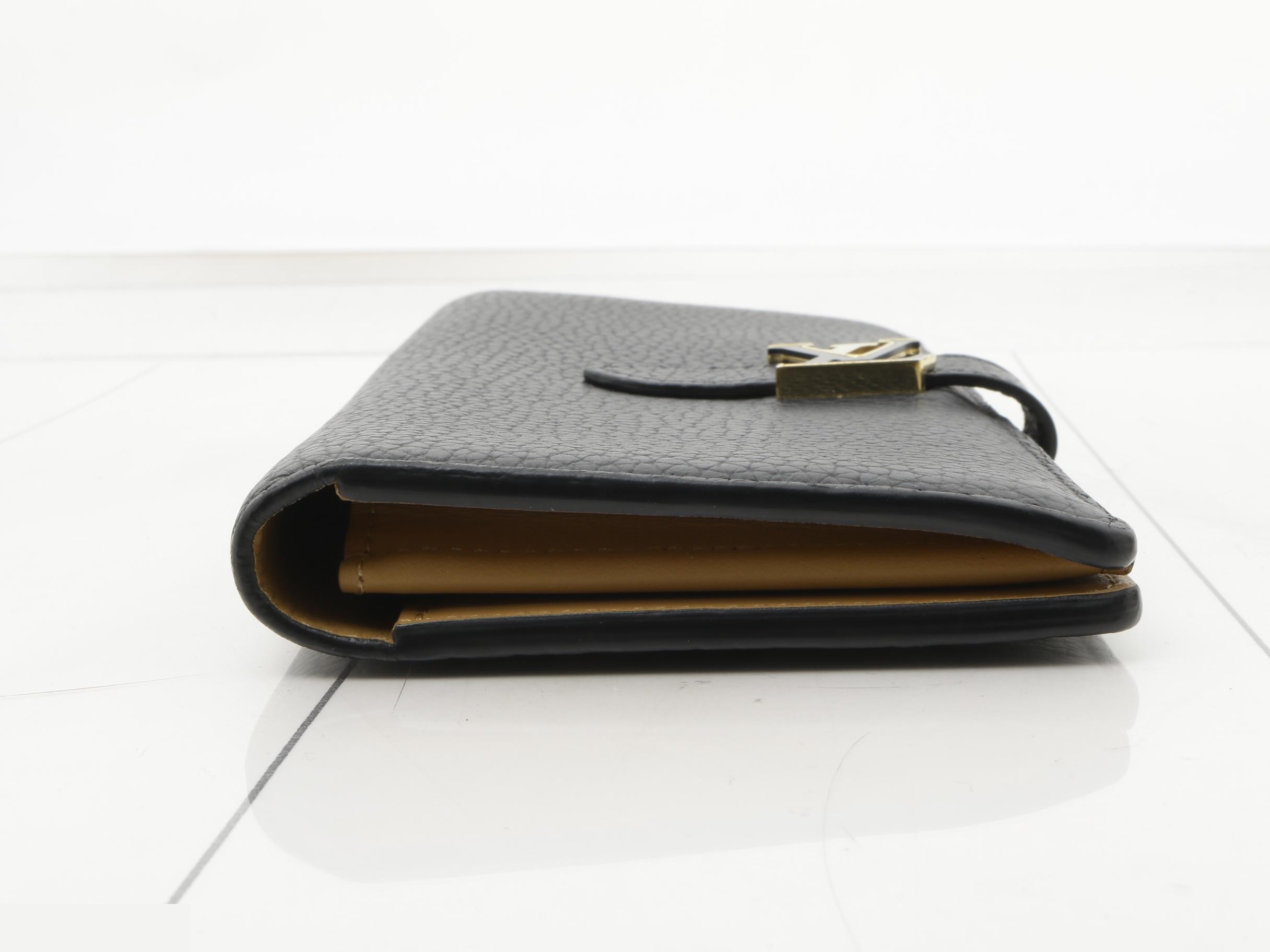 Vertical Wallet Capucines — view 3