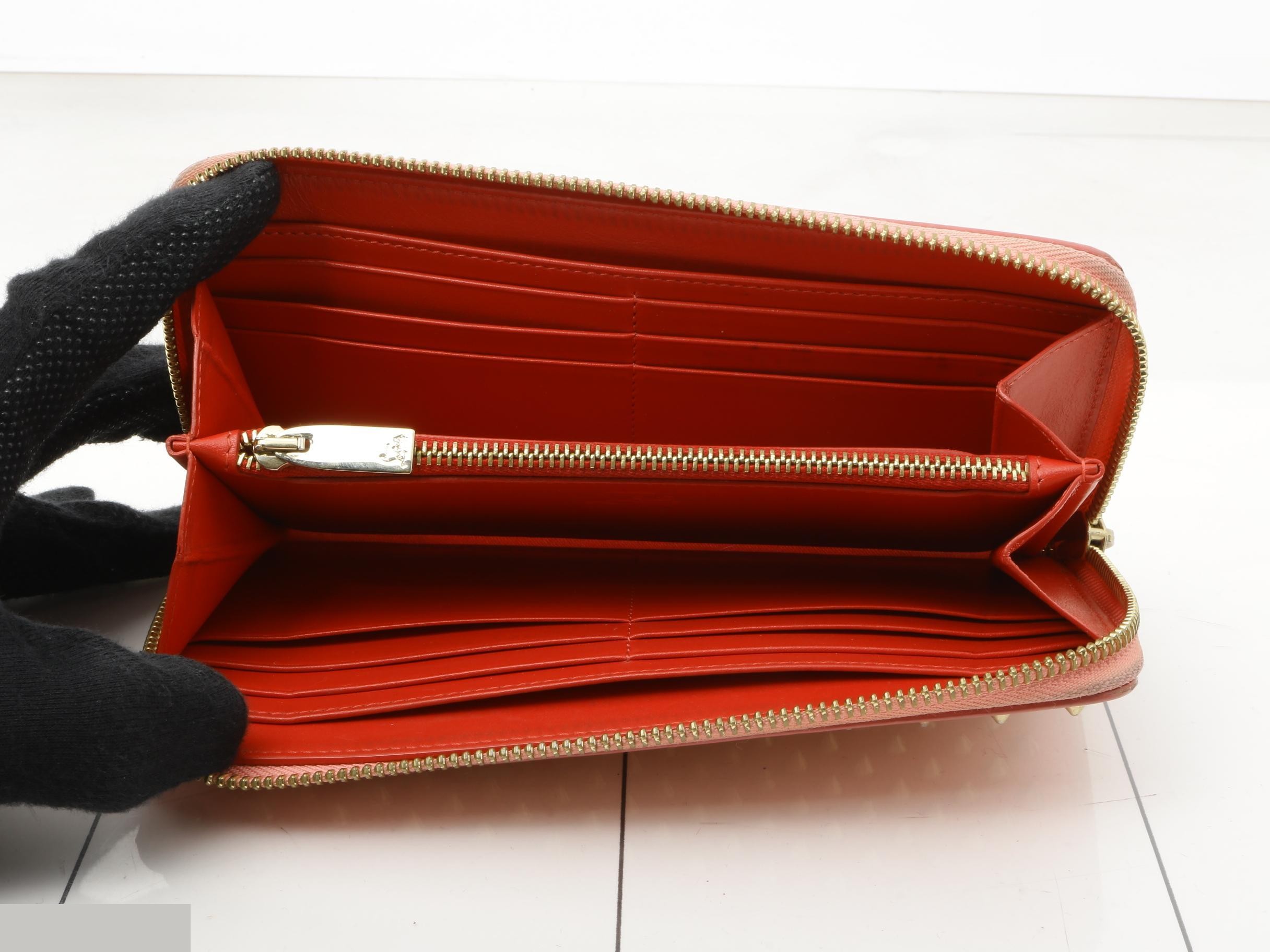 Other lines: Bags and Wallets — view 4