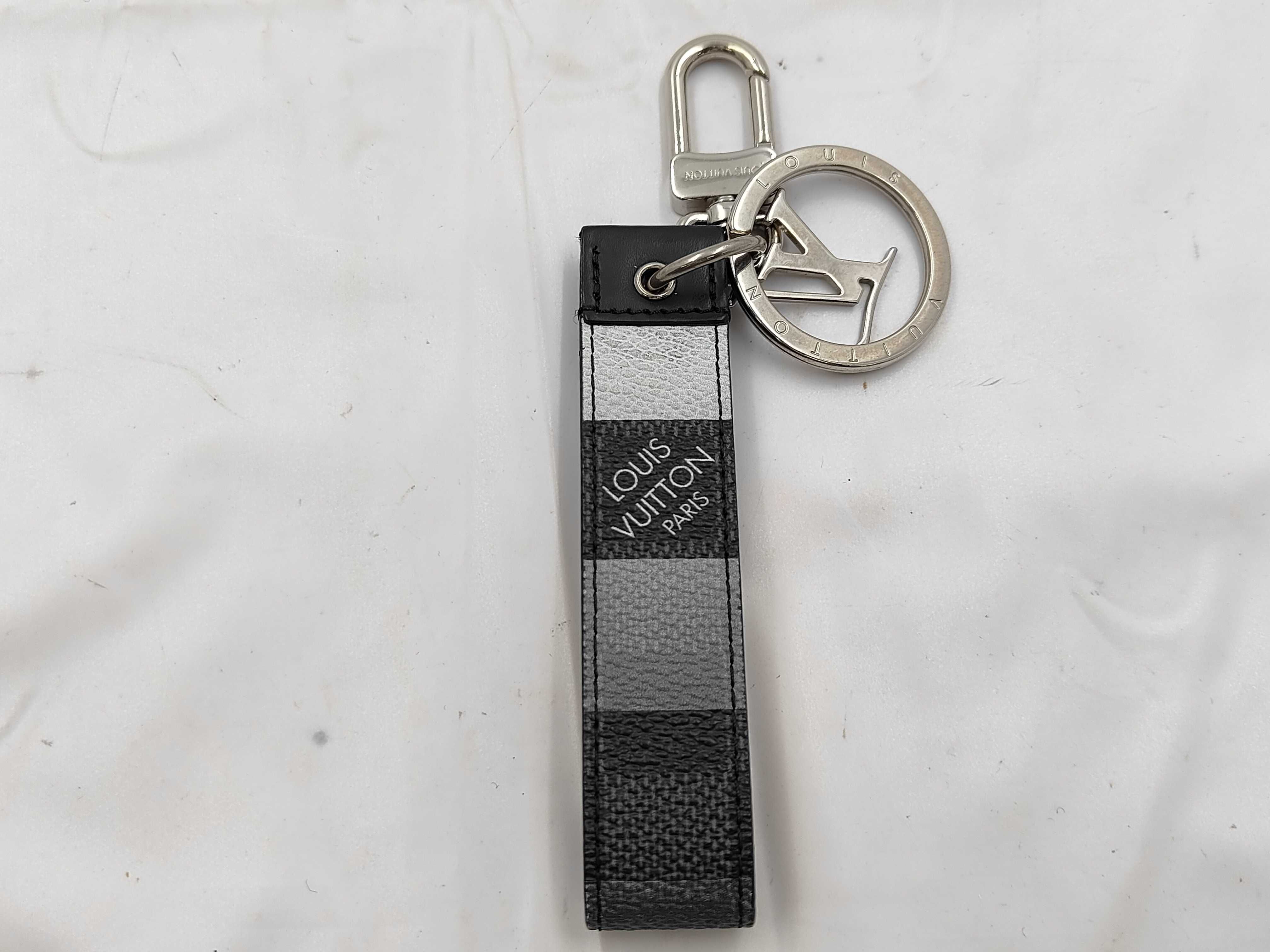 Damier Dragonne M69851 BC0280 Key Case