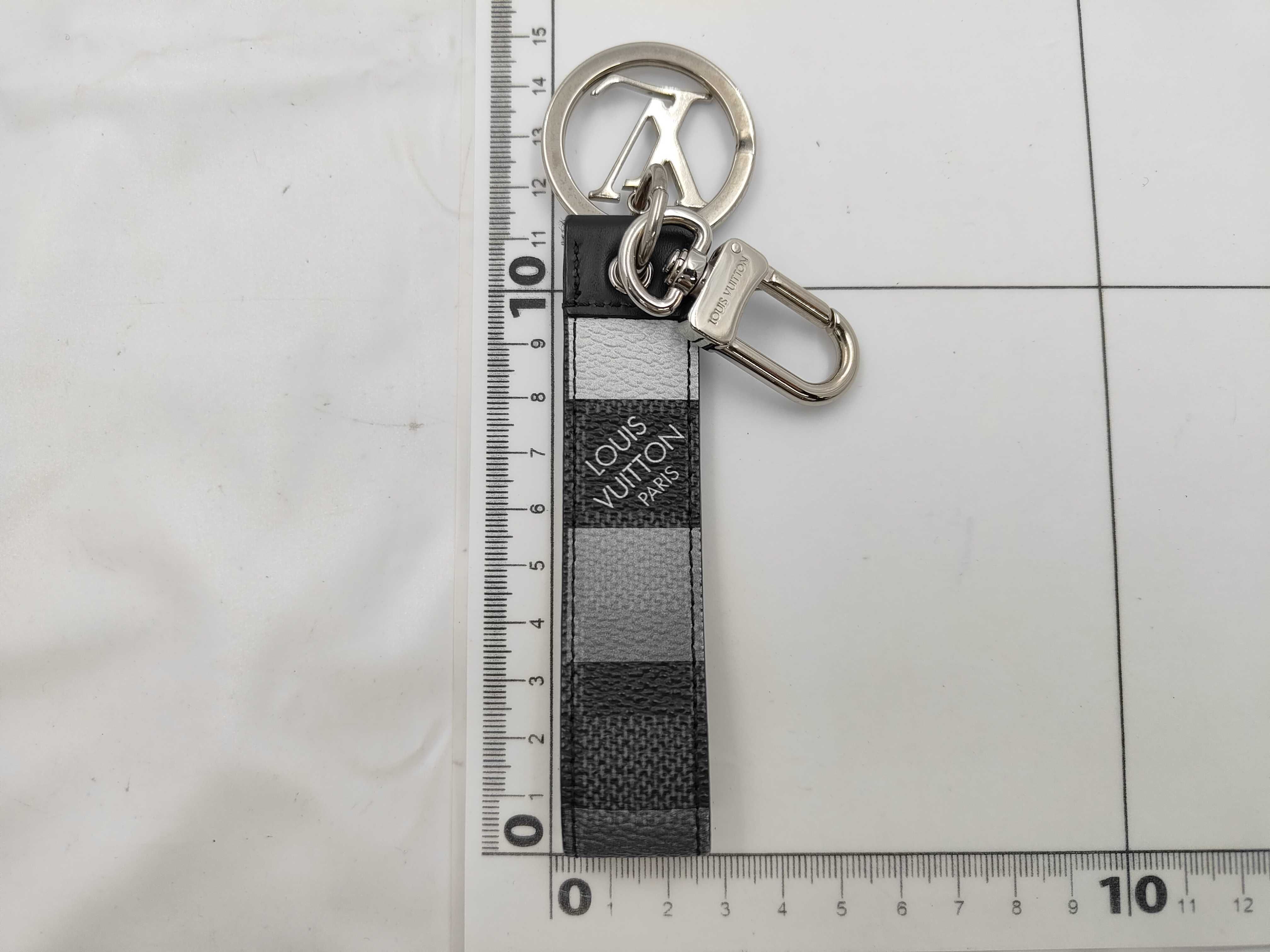 Damier Dragonne M69851 BC0280 Key Case — view 2