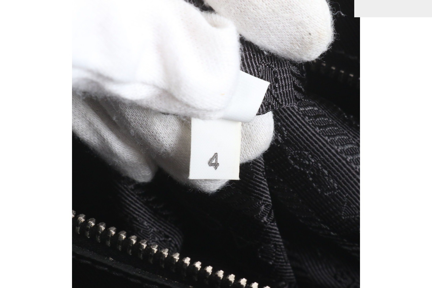 Includes guarantee card Saffiano leather tote bag 2VG083 — view 8