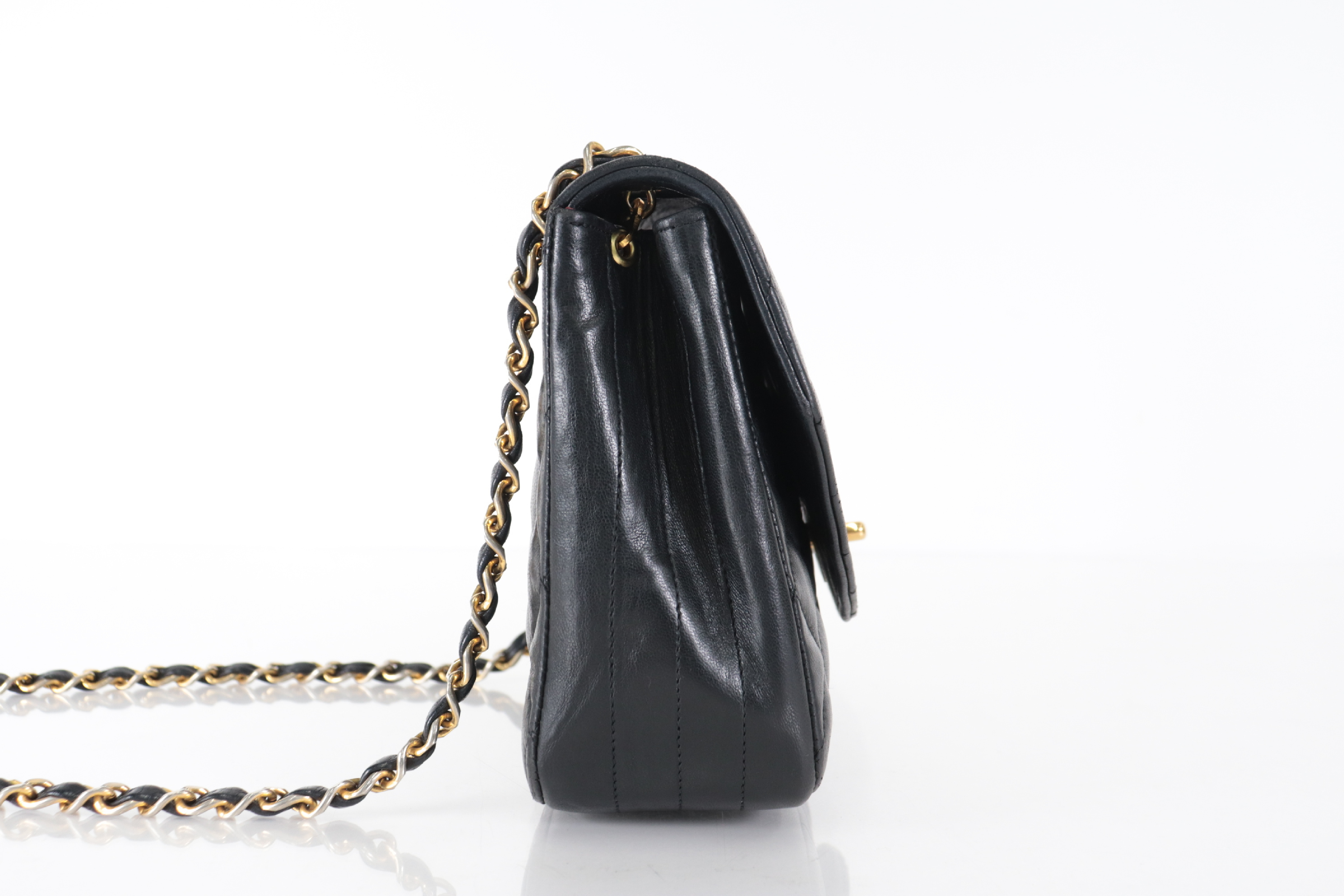 Round Flap Lambskin Chain Shoulder Bag (Serial Number 0) — view 3