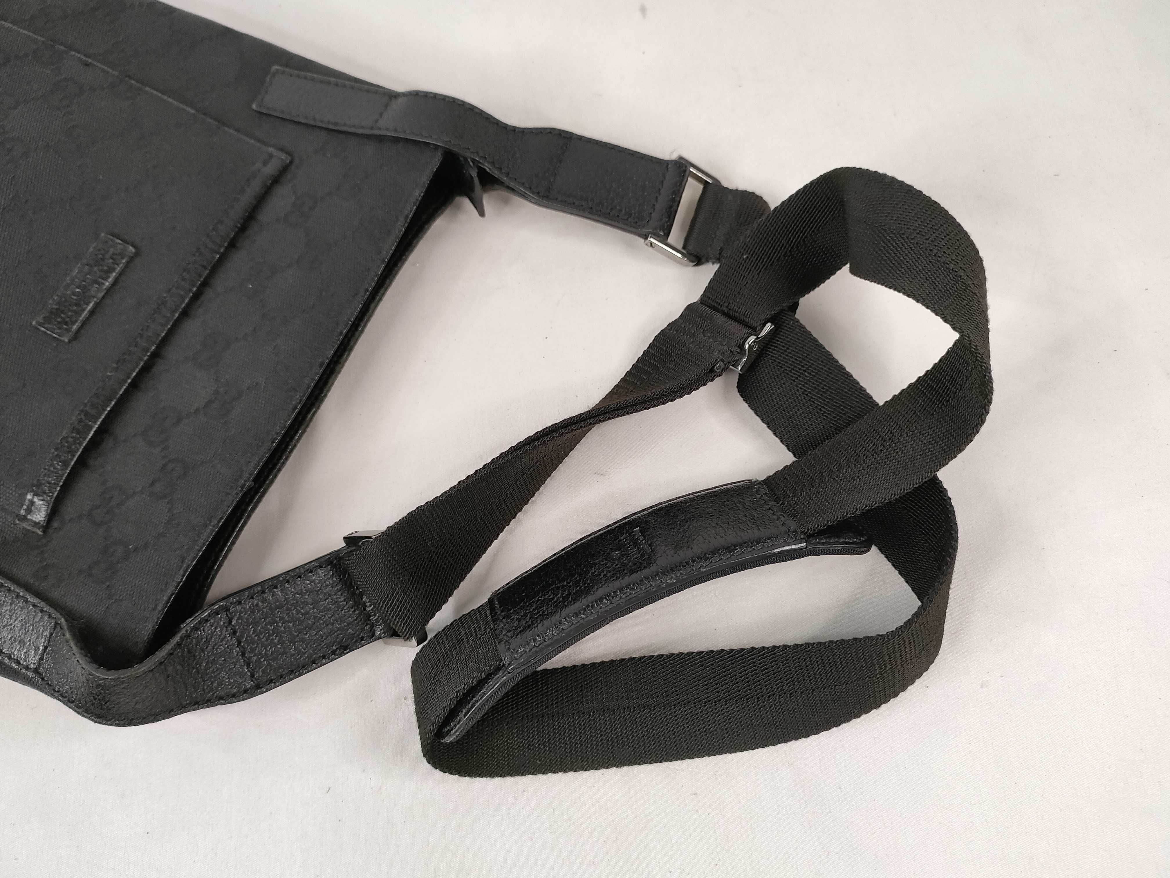 GG Canvas Shoulder Bag — view 3