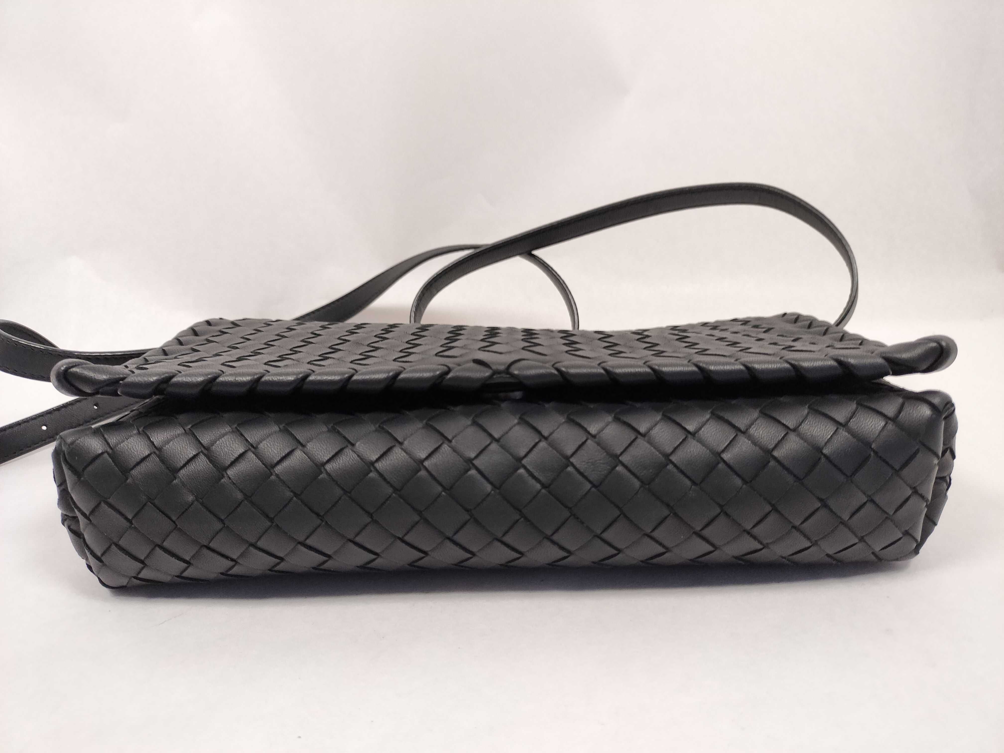 Intrecciato Bottega Veneta Intrecciato Shoulder Bag — view 7