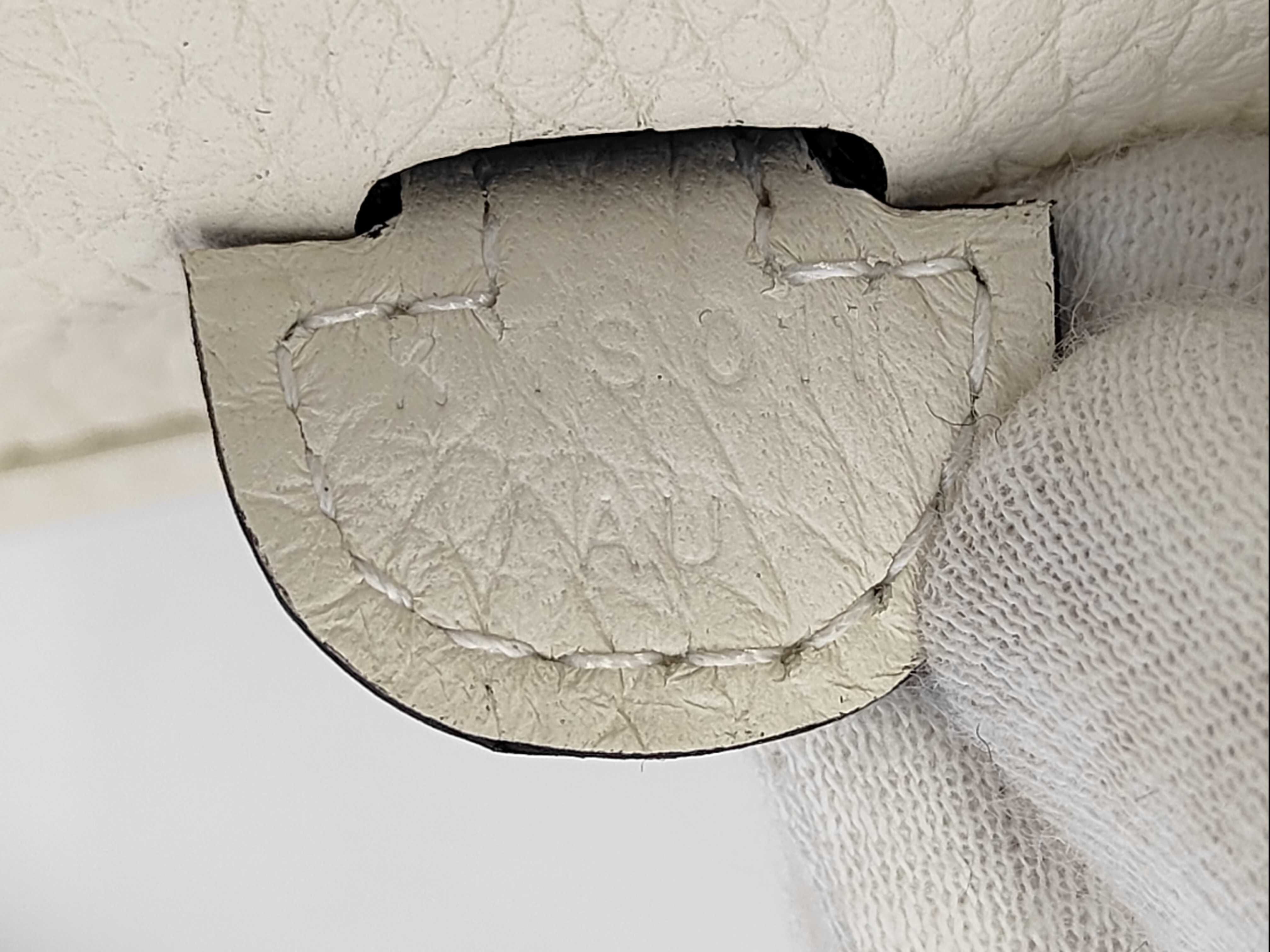 Evelyne 23 Taurillon Leather Cream Silver Hardware K Stamp Shoulder Bag — view 8