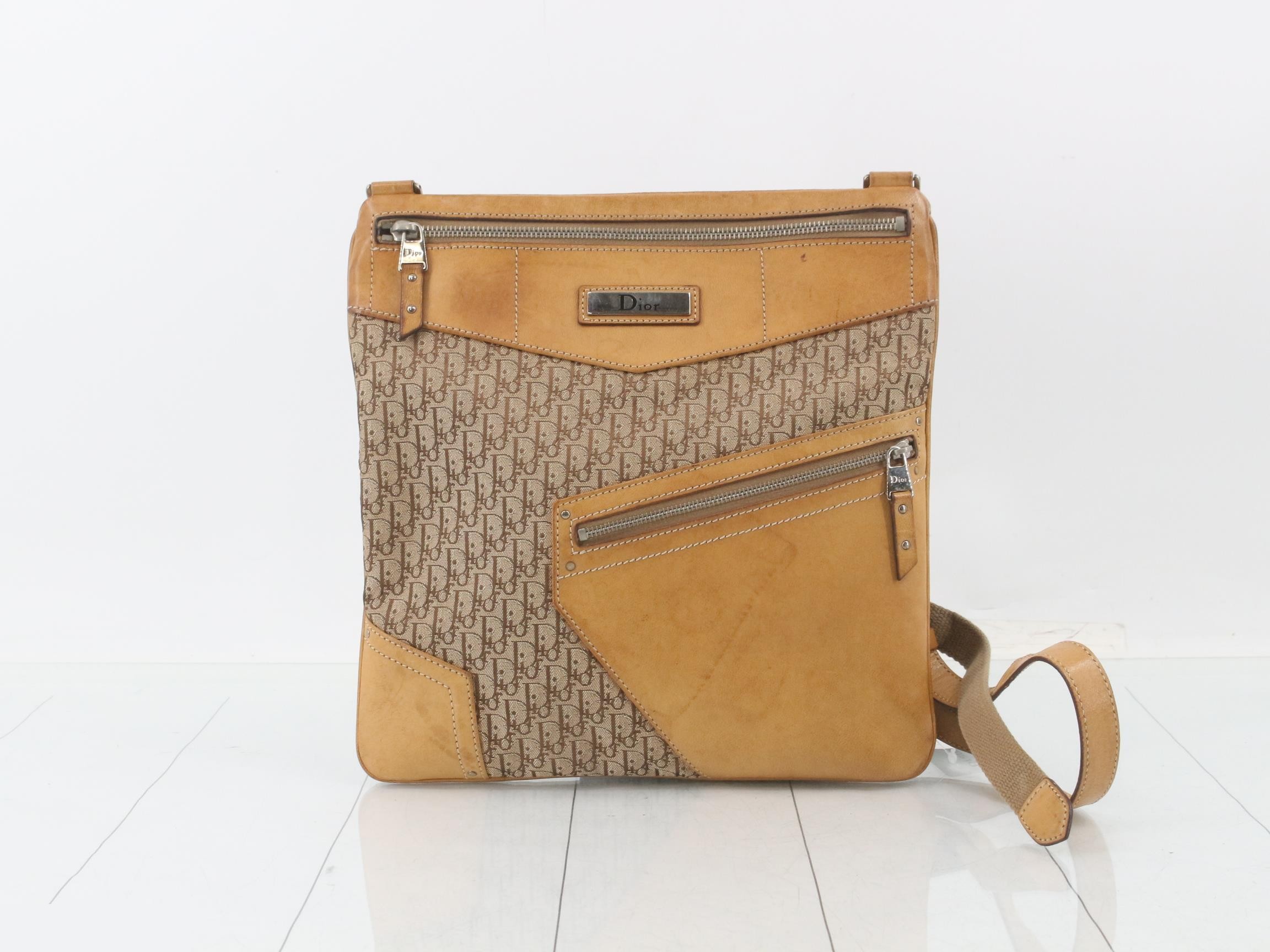 Street Chic Trotter Shoulder Bag