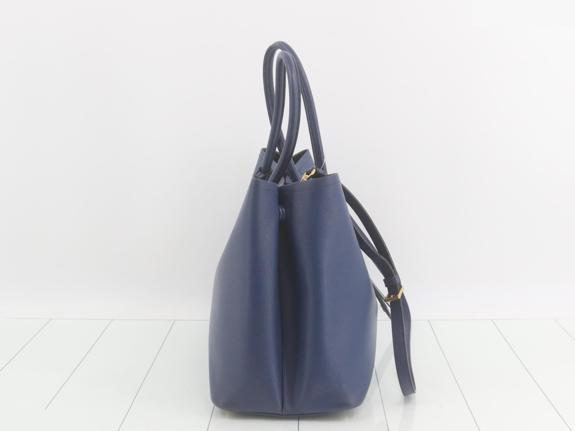 Saffiano Cuir Triangle Plate 2-Way Shoulder — view 4