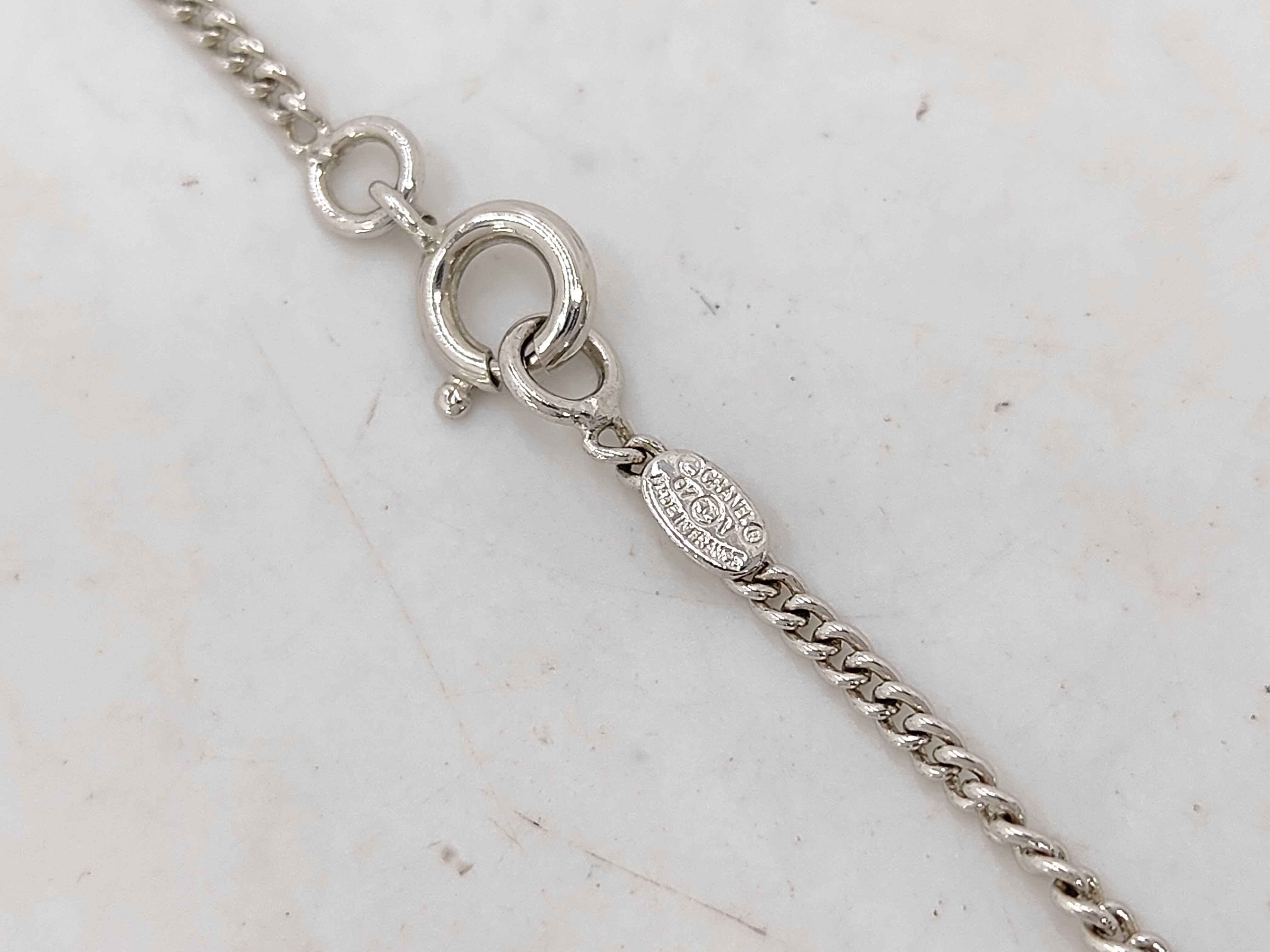07V Accessories: Box, Necklace — view 4