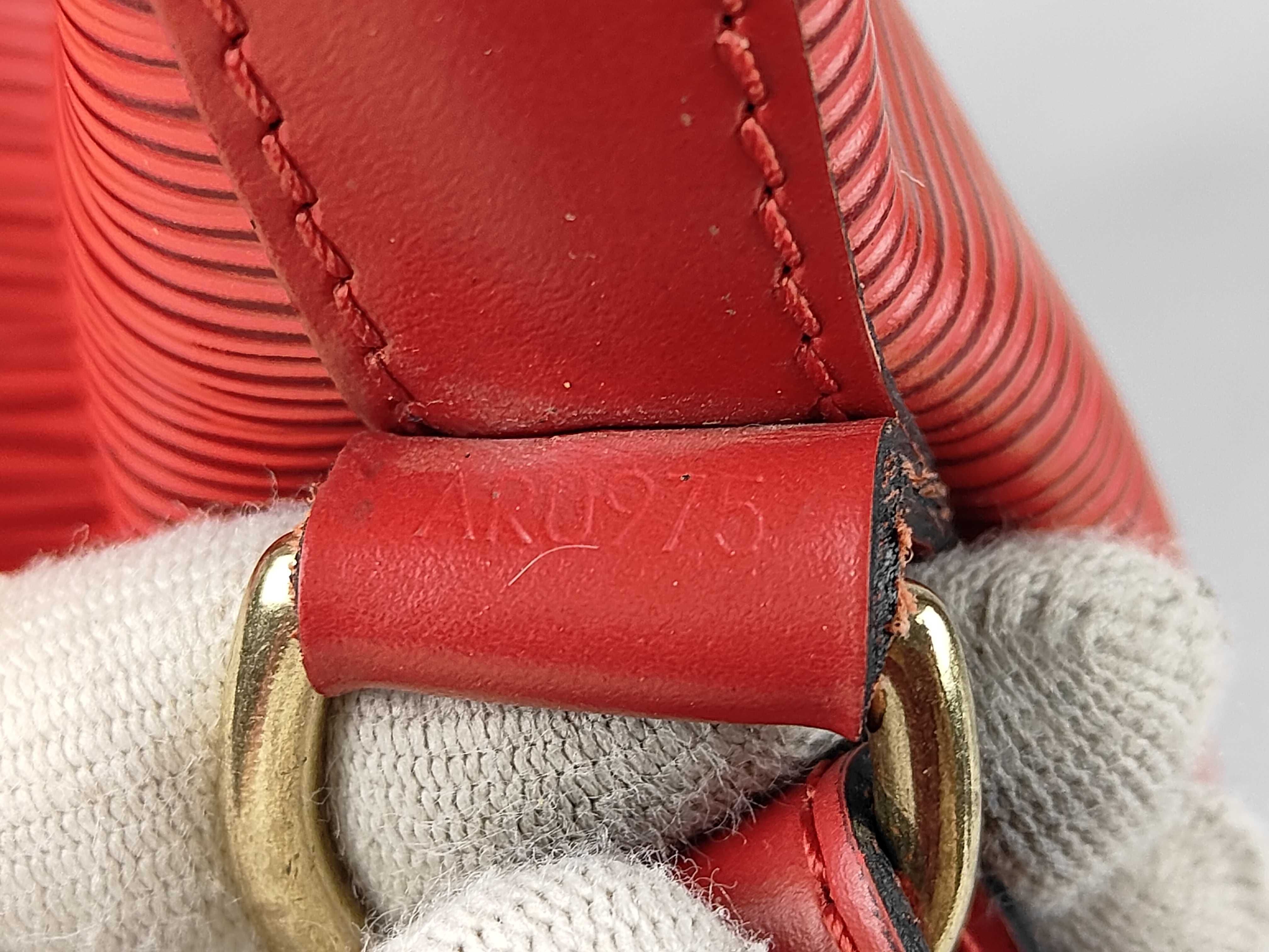 Epi Petit Noé Handbag — view 11