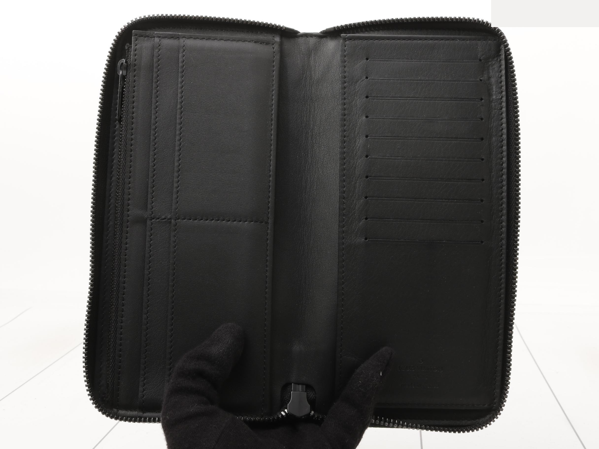 Aloegram Zippy Wallet Vertical Noir IC Chip — view 4