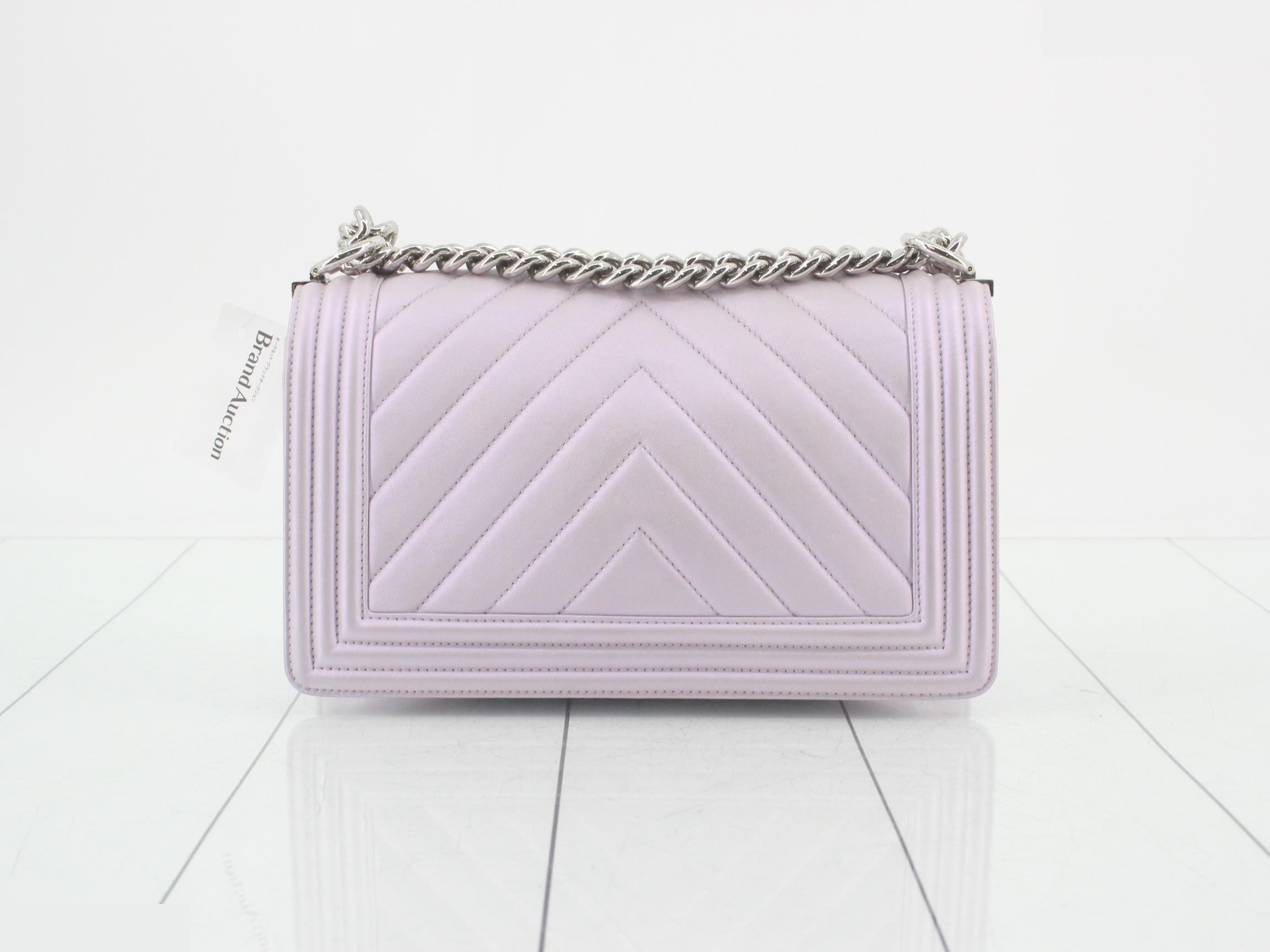 Boy Chanel leather chain shoulder bag, purple — view 2