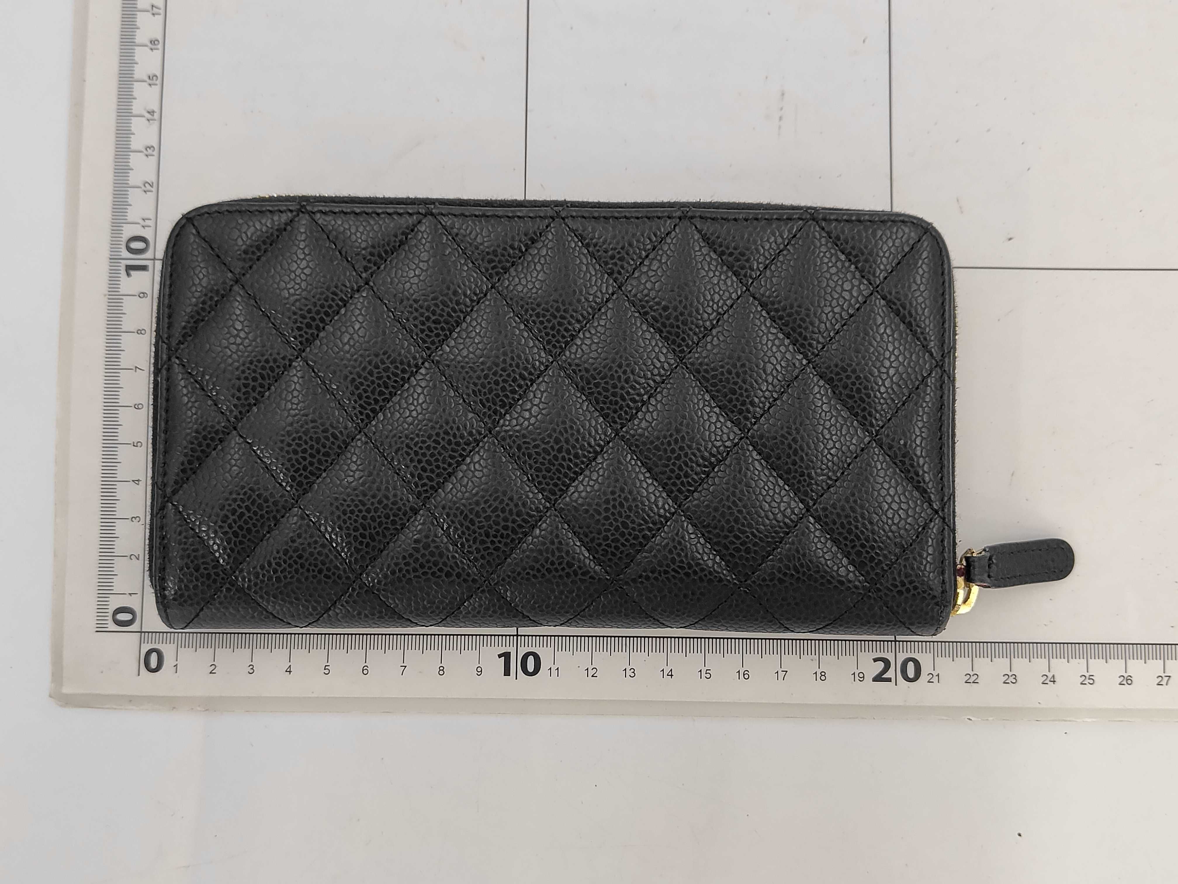Caviar Skin Matelassé Coco Mark Caviar Skin Round Wallet — view 2