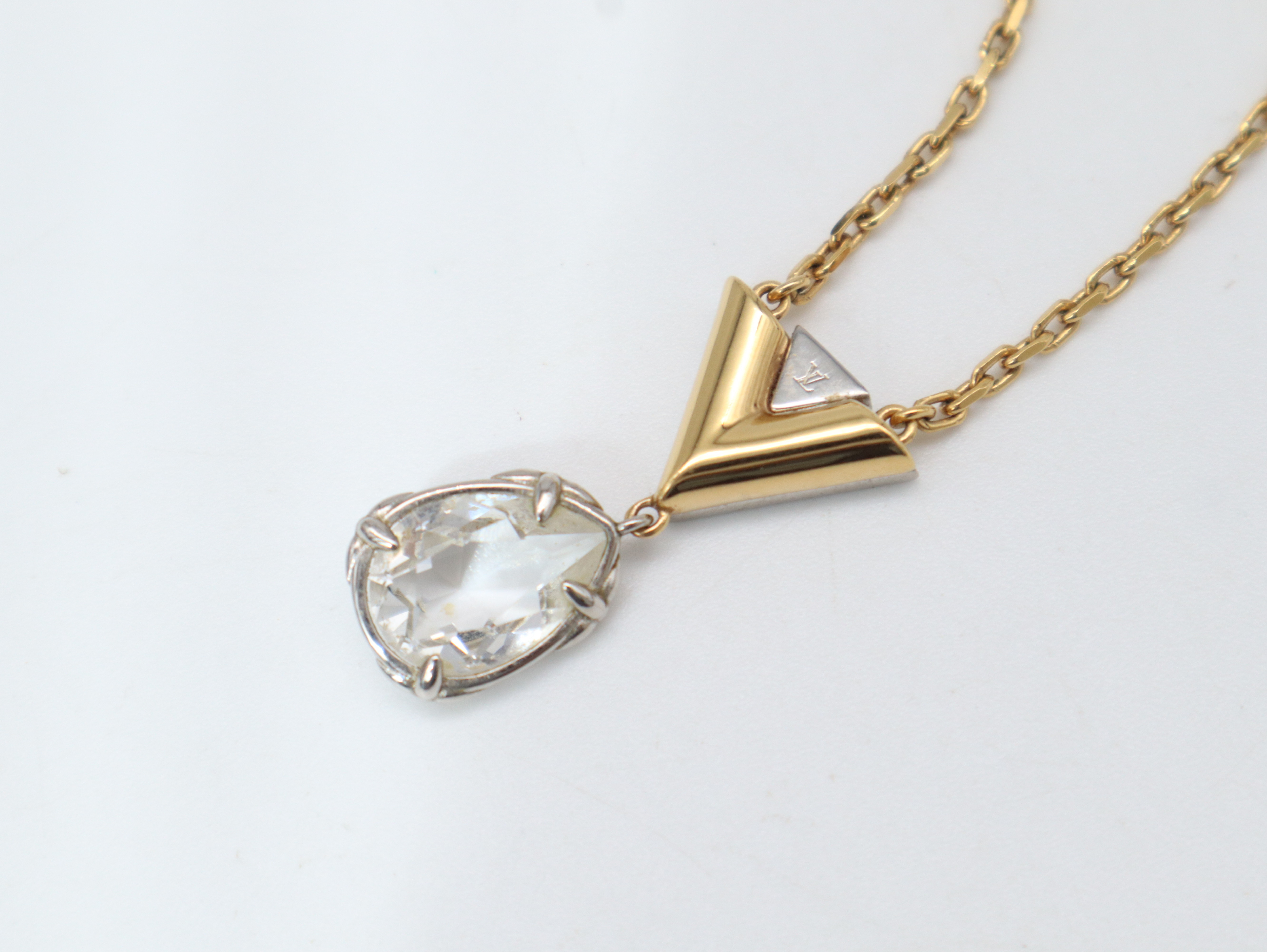 M02268 Necklace V for Vuitton Necklace — view 3