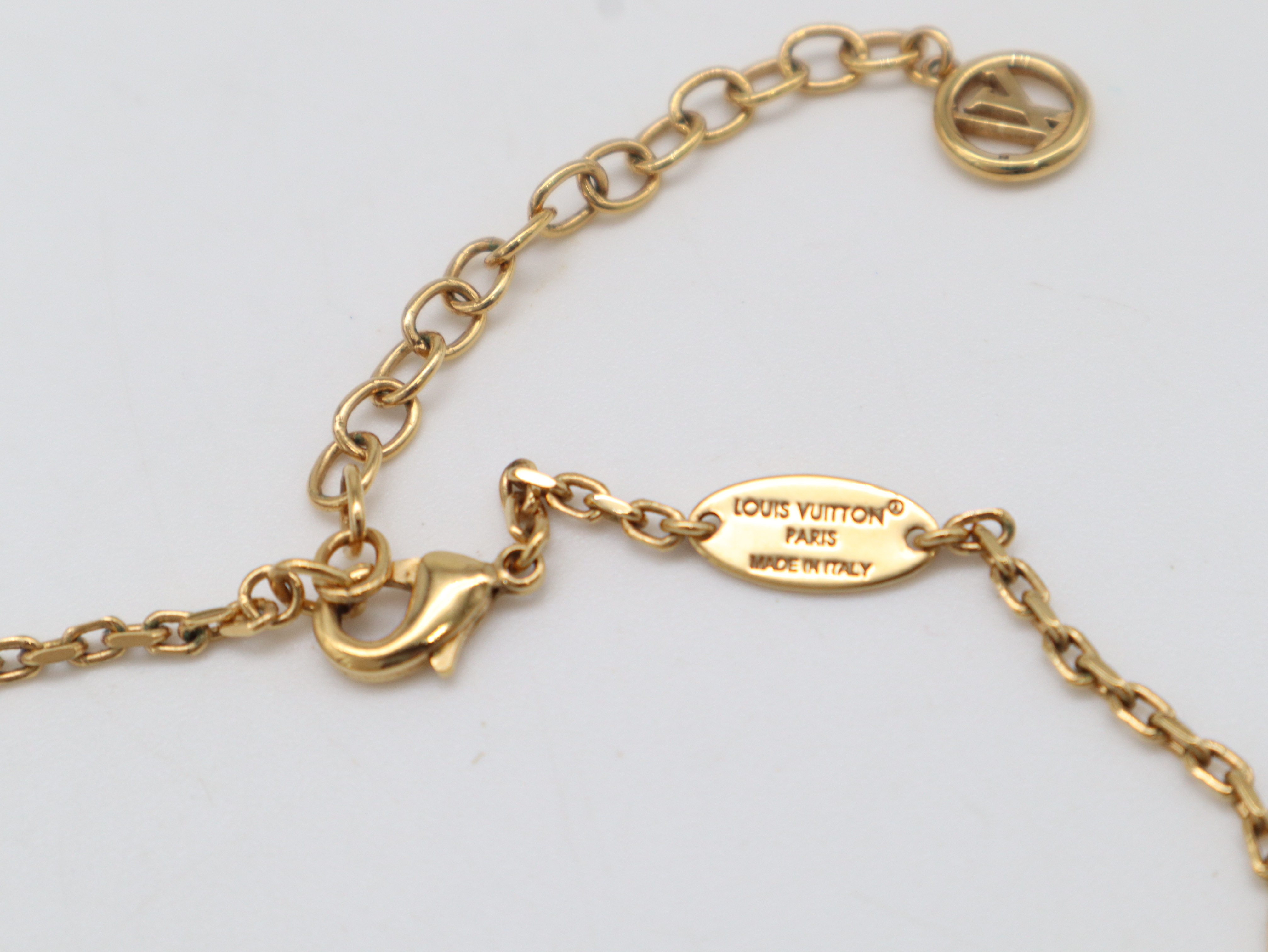 M02268 Necklace V for Vuitton Necklace — view 5