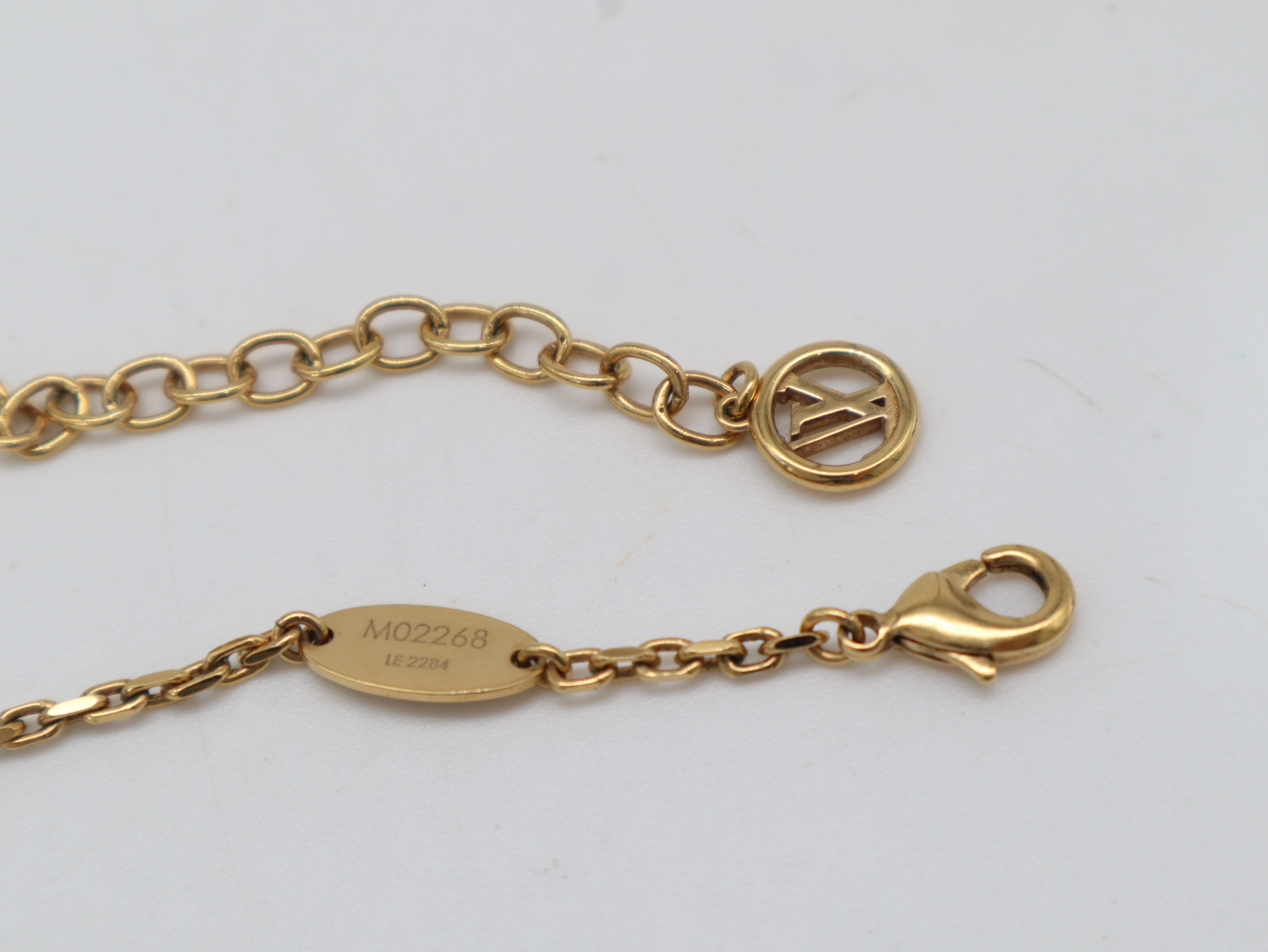 M02268 Necklace V for Vuitton Necklace — view 6