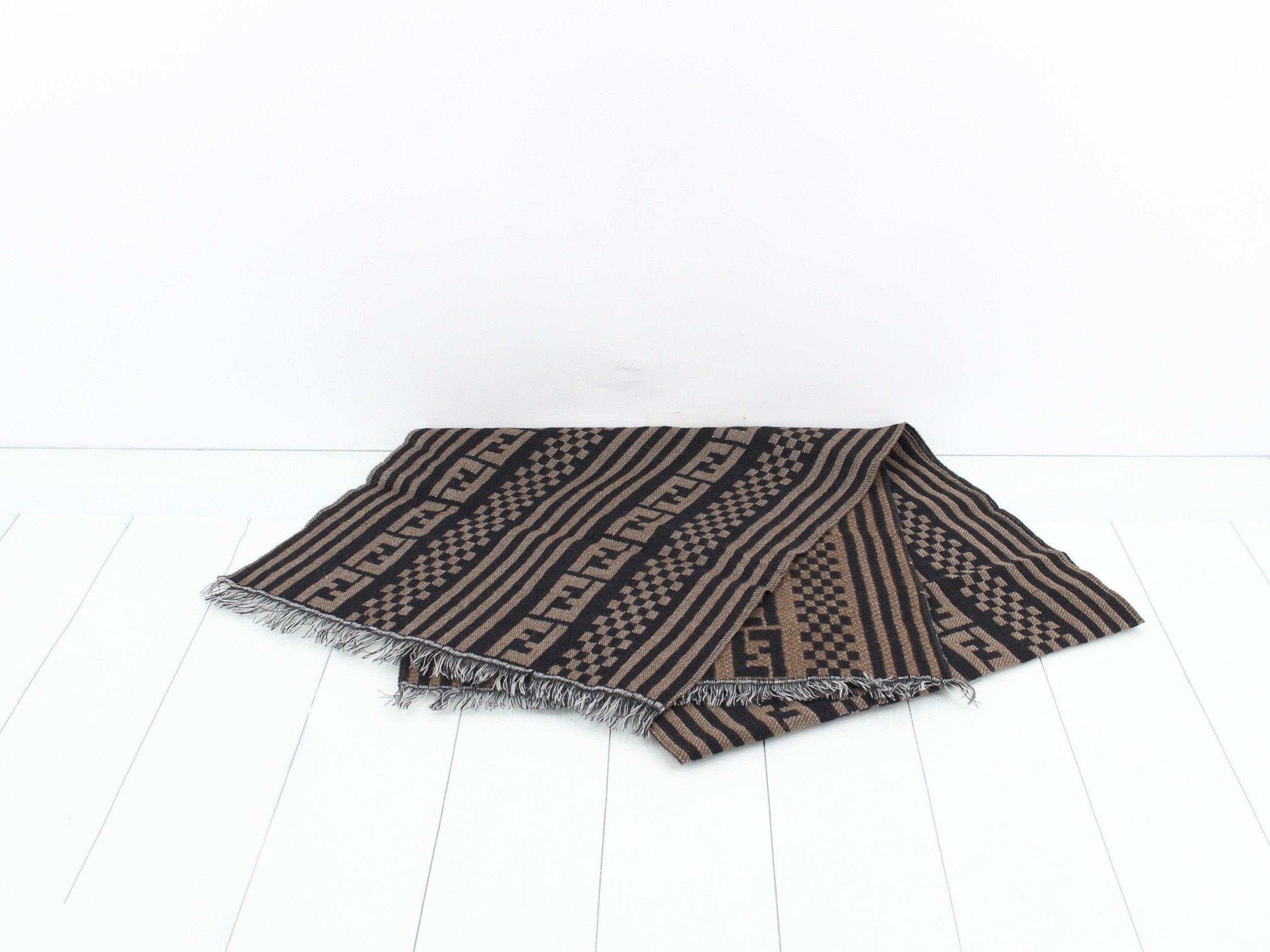 Scarf / Zucca / FF logo — view 2
