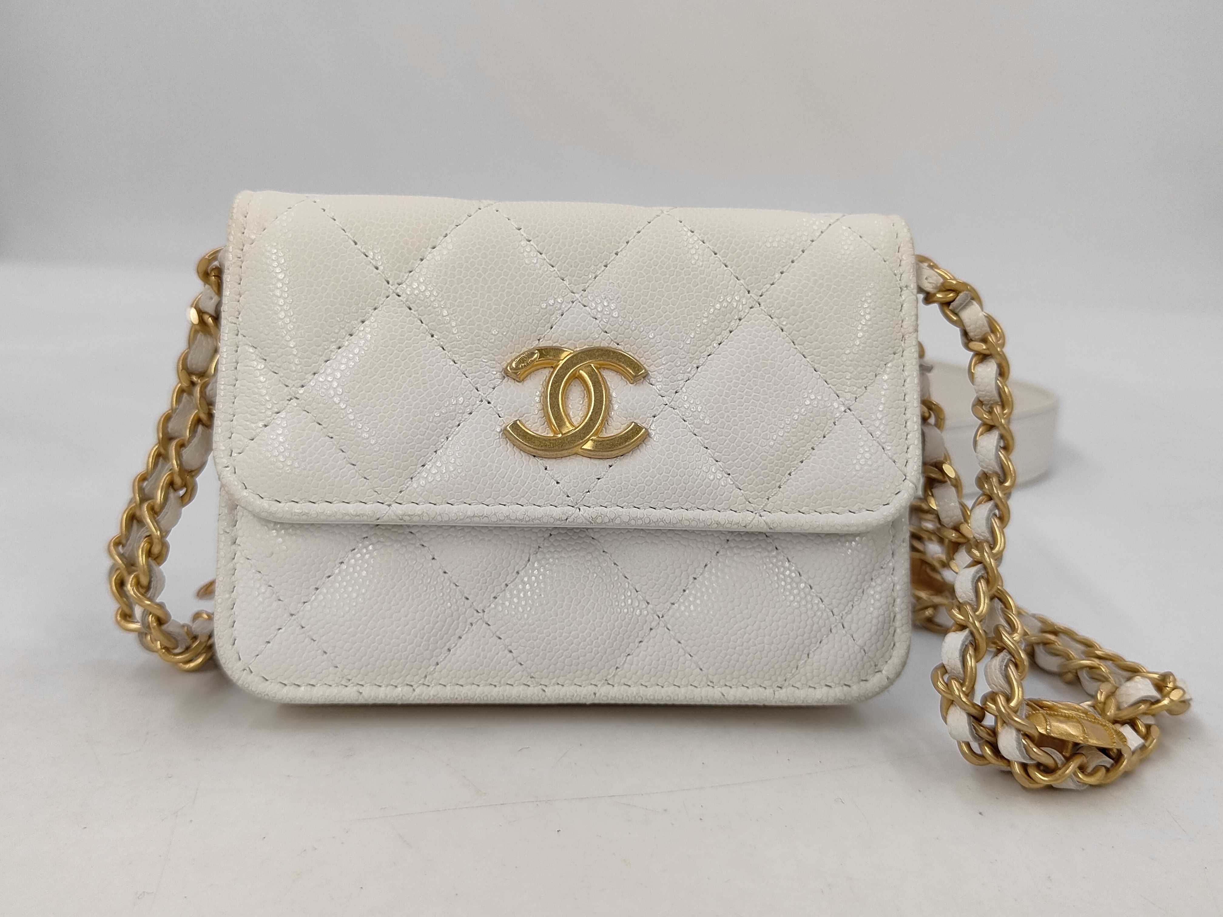Matelassé 12 Coin Chain Shoulder Bag