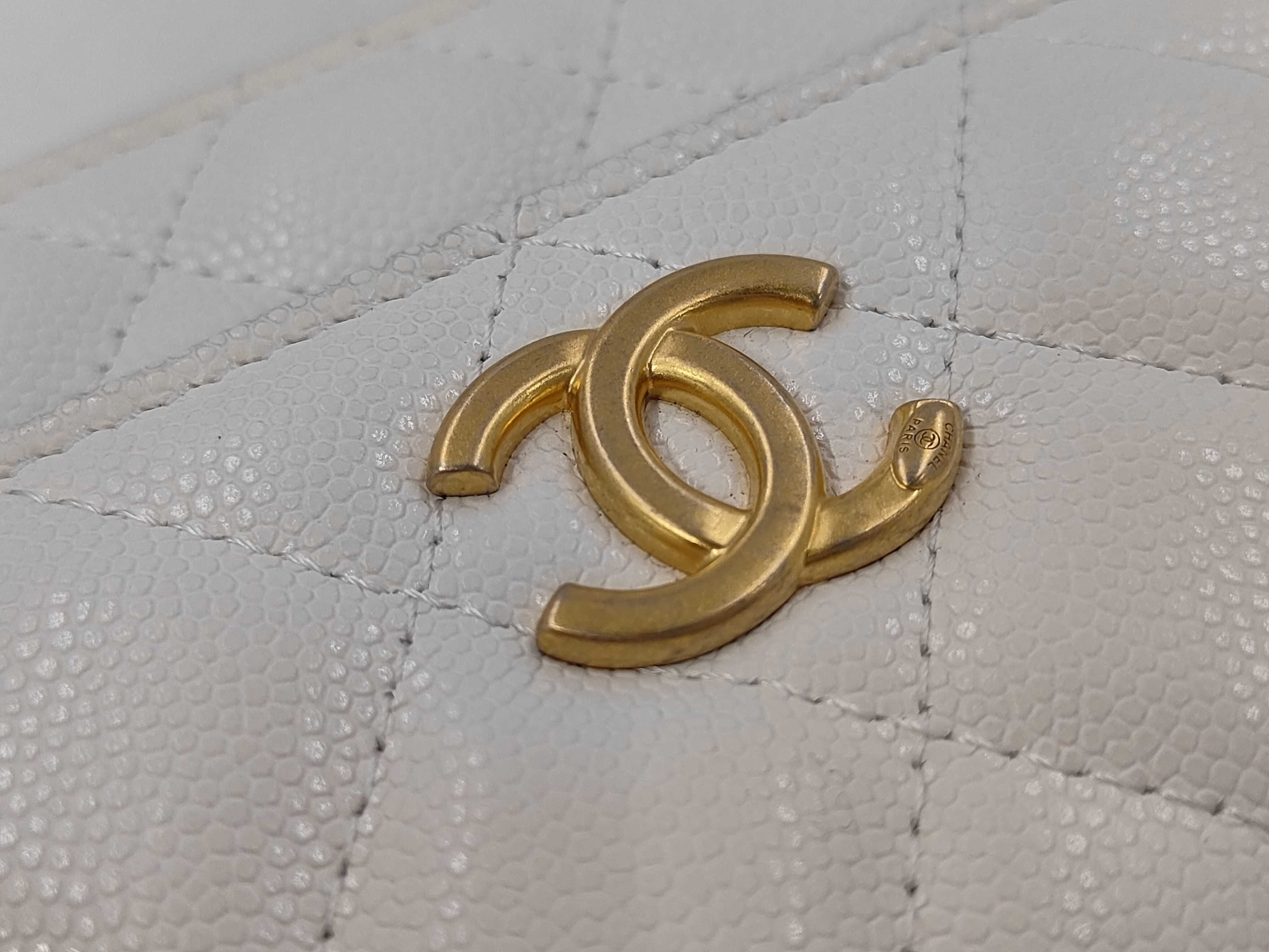 Matelassé 12 Coin Chain Shoulder Bag — view 11