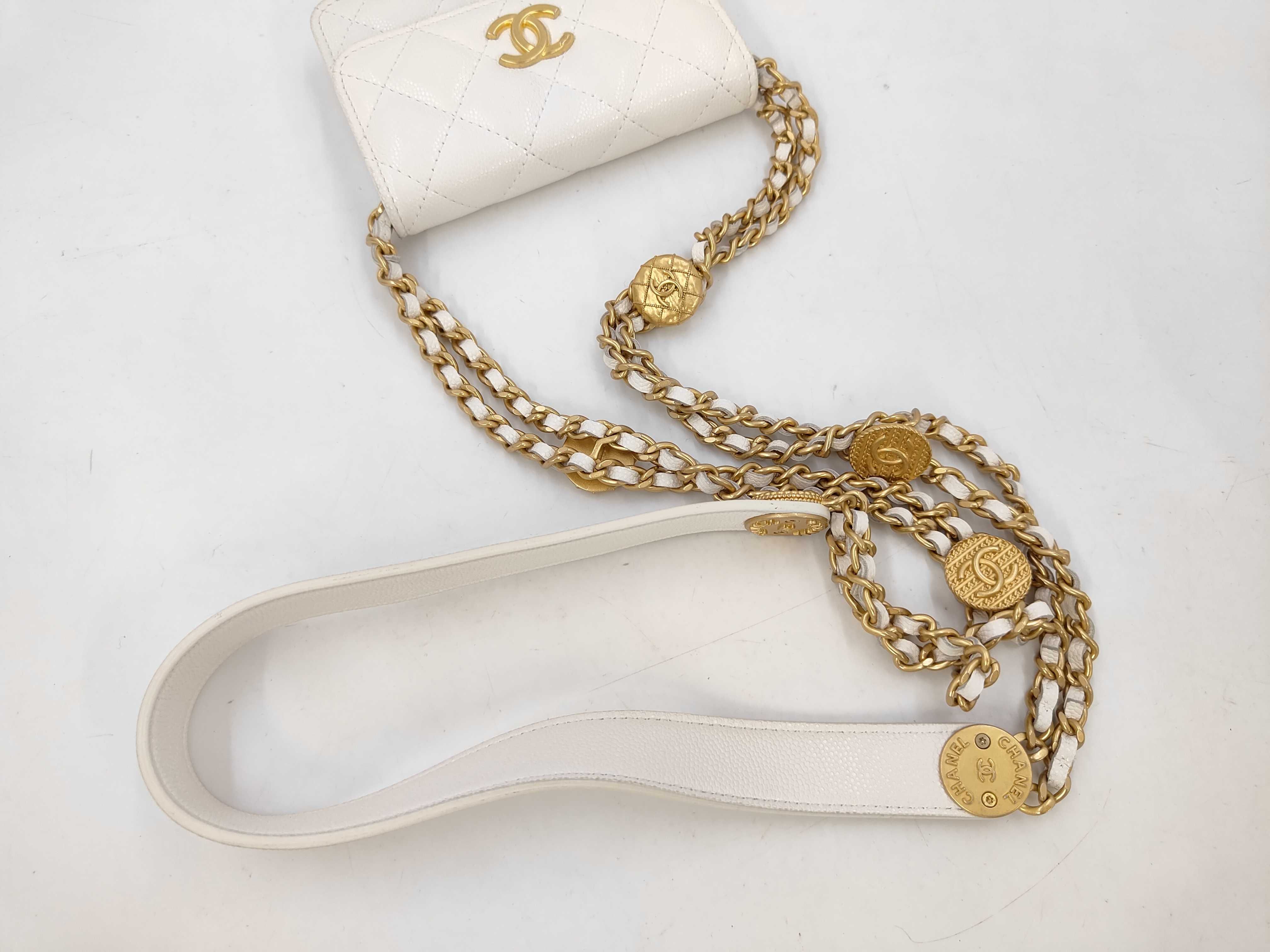 Matelassé 12 Coin Chain Shoulder Bag — view 5