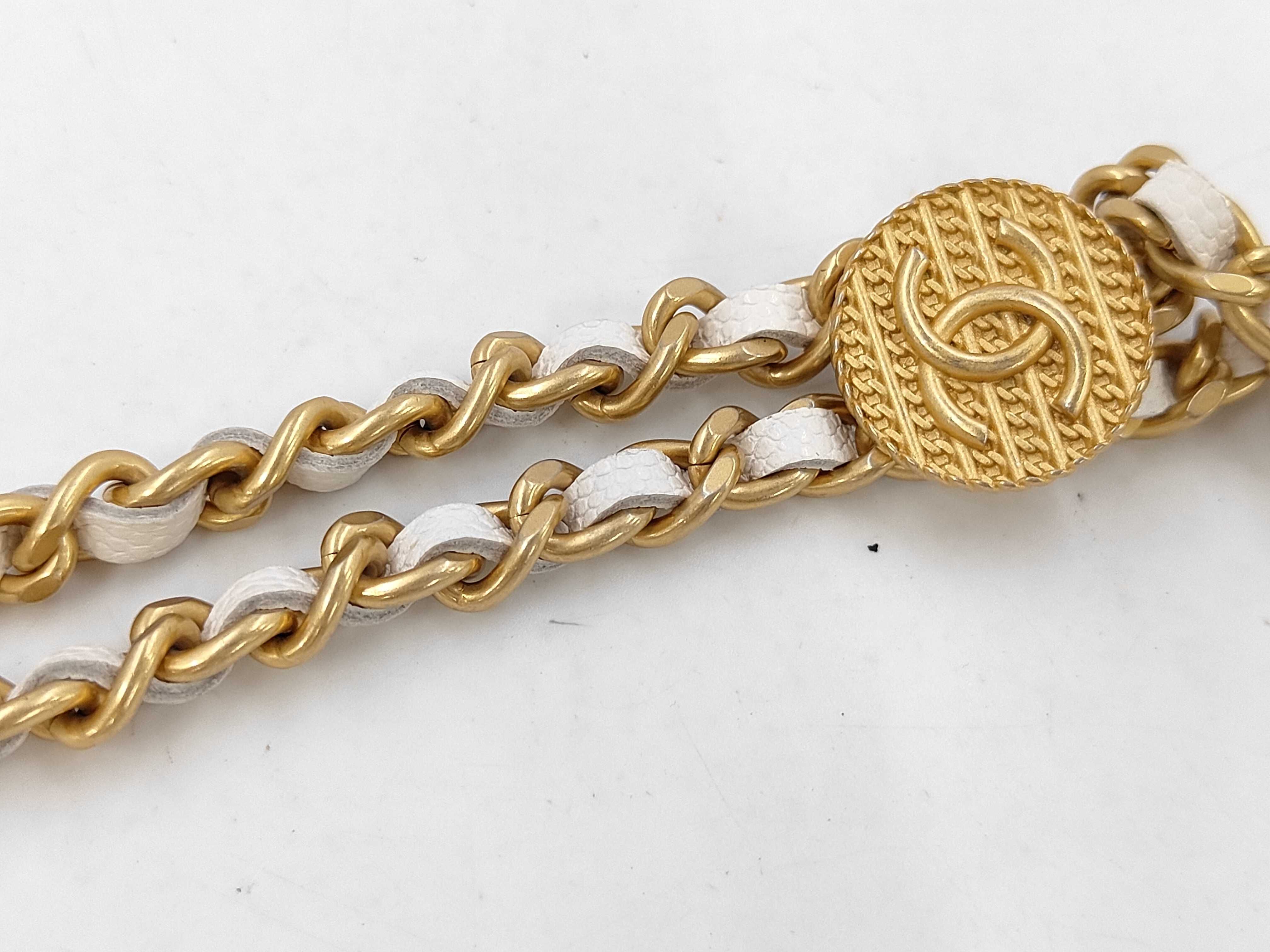 Matelassé 12 Coin Chain Shoulder Bag — view 6