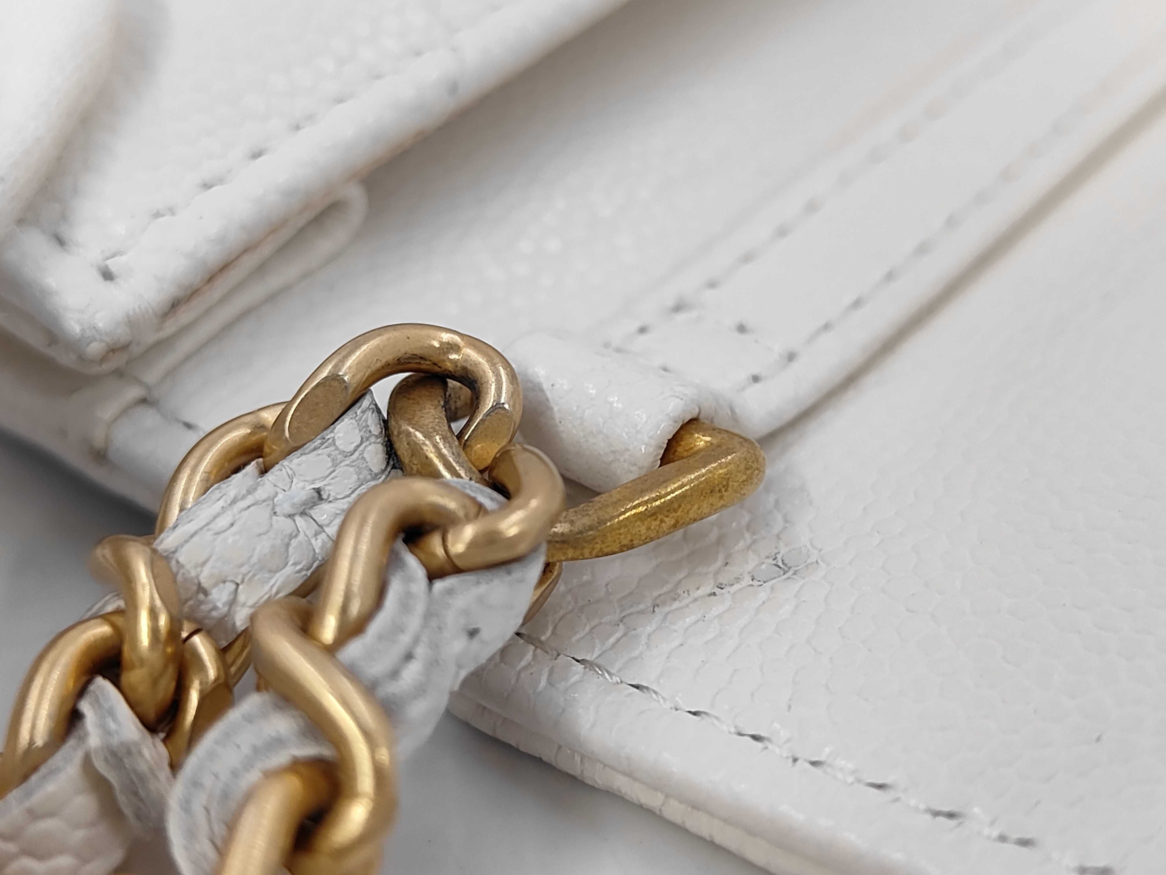 Matelassé 12 Coin Chain Shoulder Bag — view 7