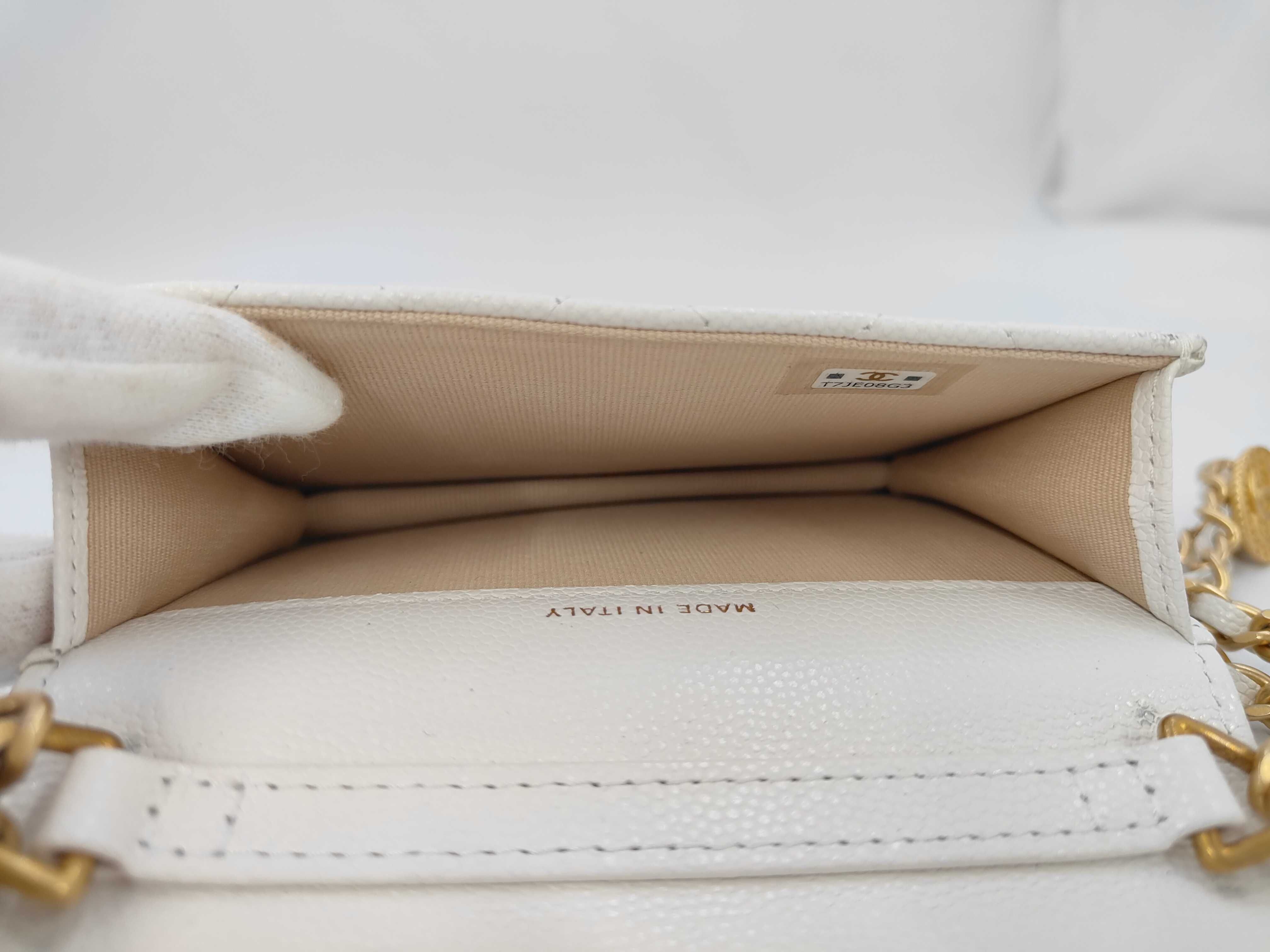 Matelassé 12 Coin Chain Shoulder Bag — view 8