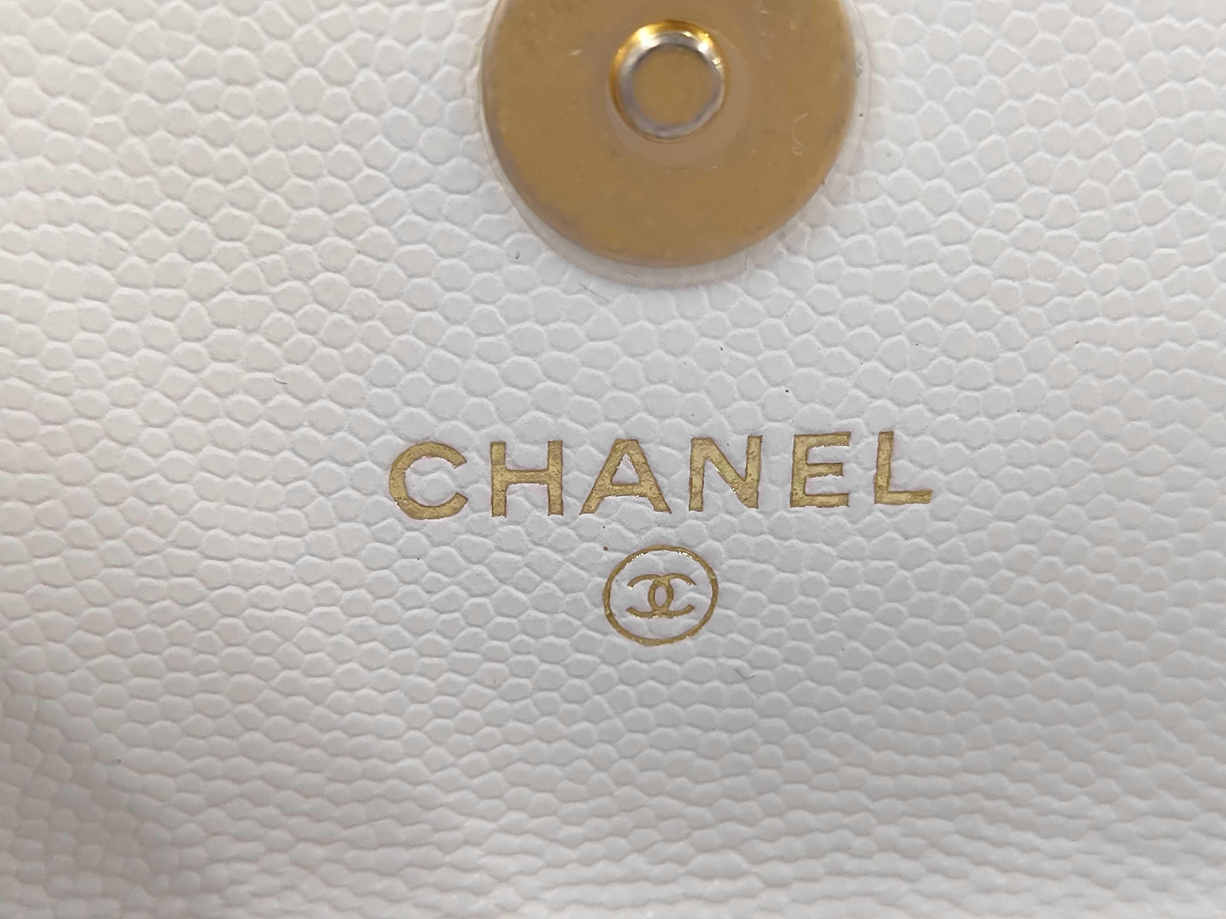 Matelassé 12 Coin Chain Shoulder Bag — view 10