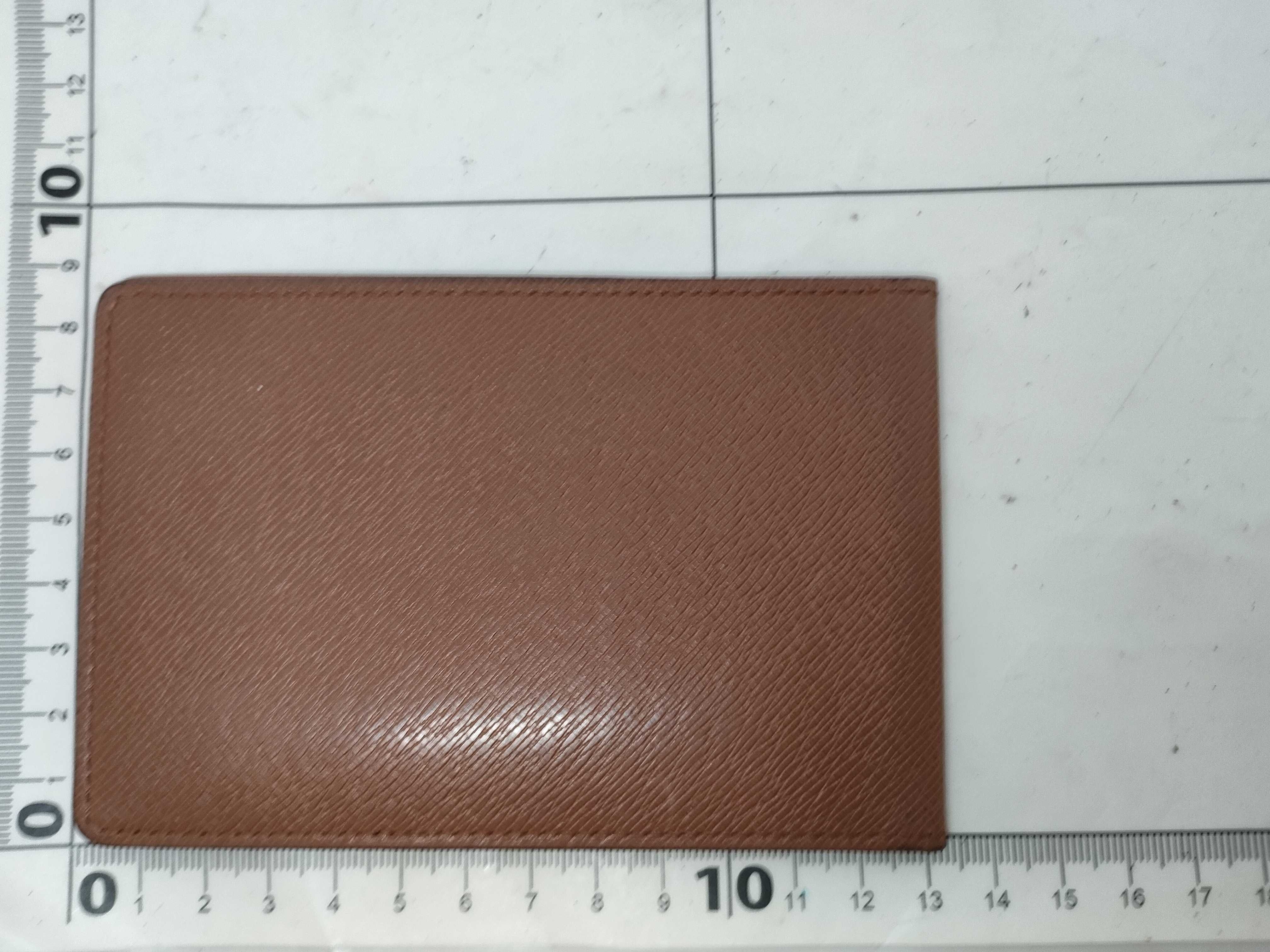 Epi Louis Vuitton Pass Case Card Case — view 8