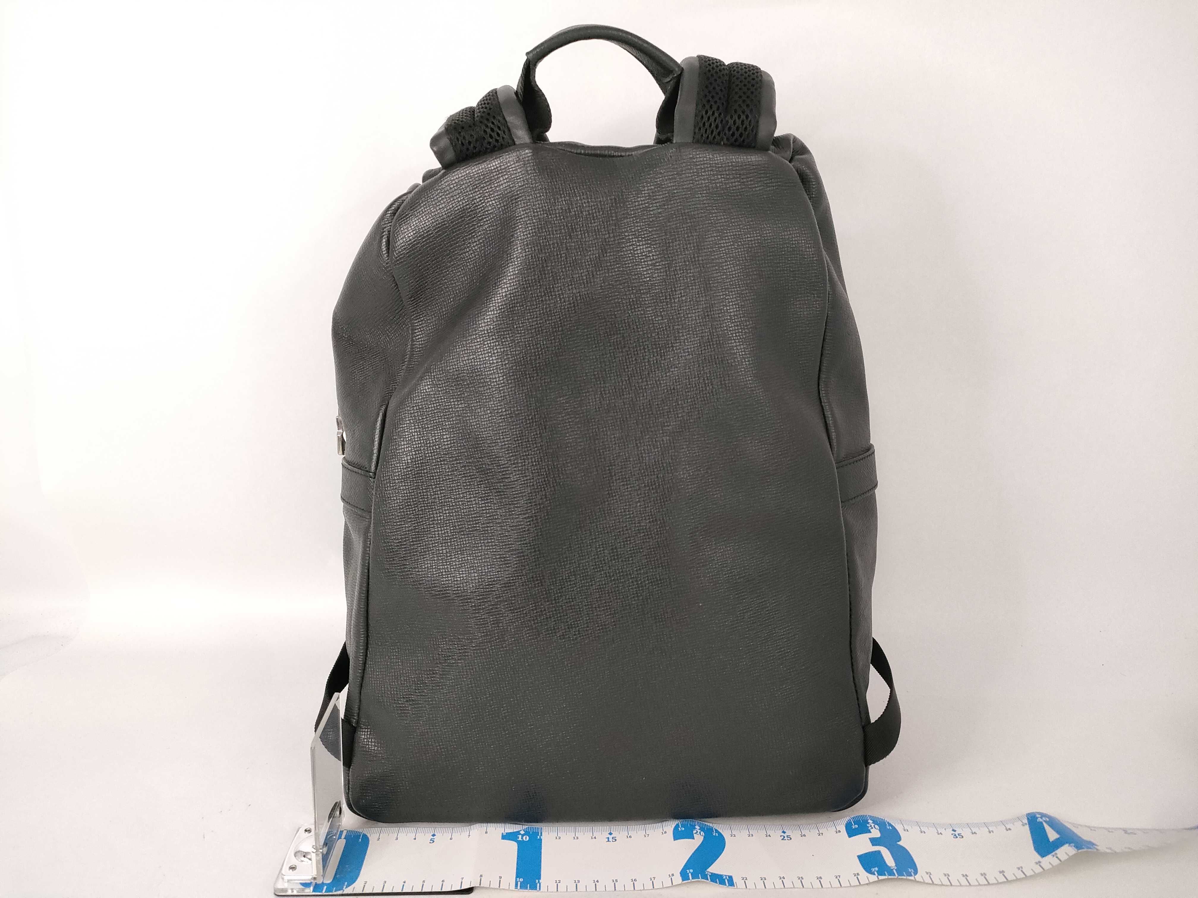 Taiga Discovery Backpack, Taiga Leather, Black Backpack — view 2