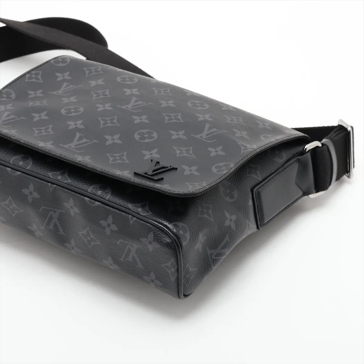 Monogram Eclipse District PMNM M44000 CA0178 Black (RFID detected) — view 3