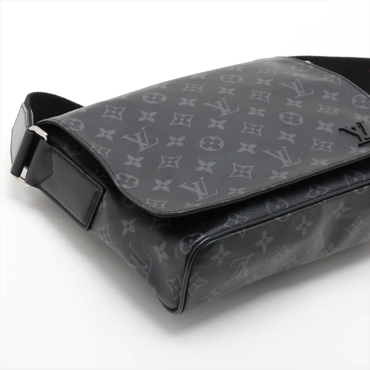 Monogram Eclipse District PMNM M44000 CA0178 Black (RFID detected) — view 4