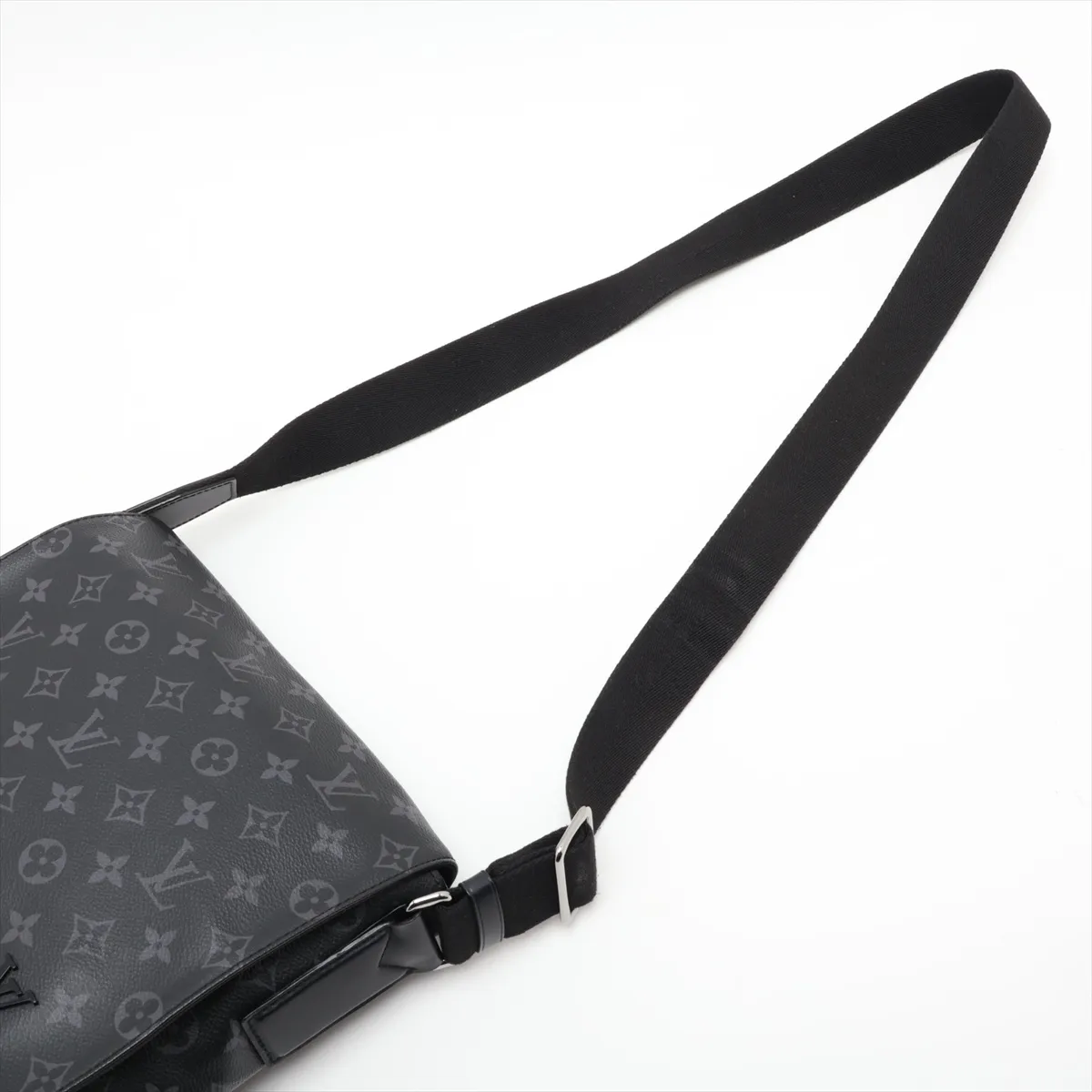 Monogram Eclipse District PMNM M44000 CA0178 Black (RFID detected) — view 5