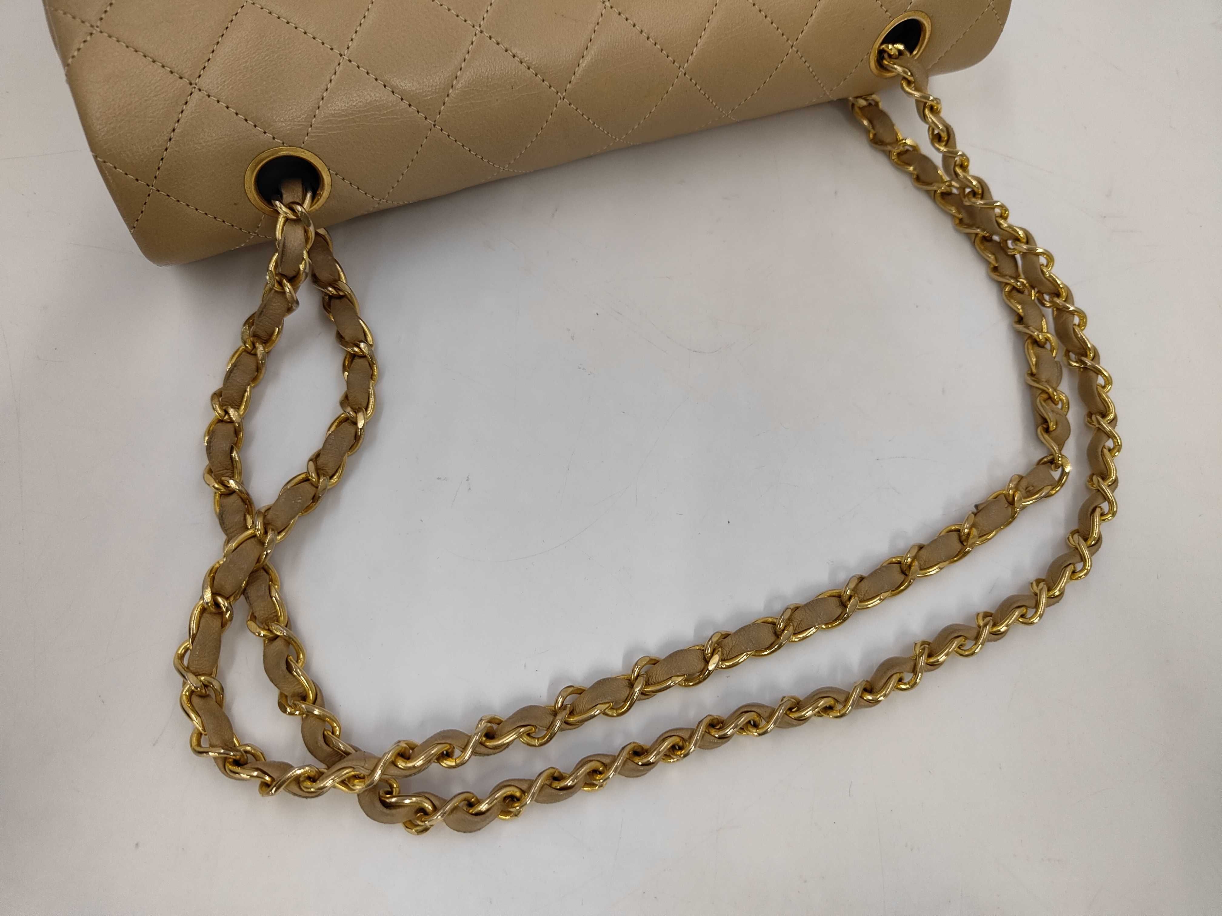 Matelassé 25 Double Flap Double Chain Lambskin Beige Shoulder Bag — view 3