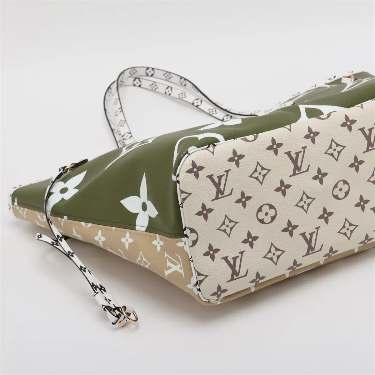 Monogram Giant Neverfull MM M44568 AR1149 Khaki x Beige (RFID detected) — view 4