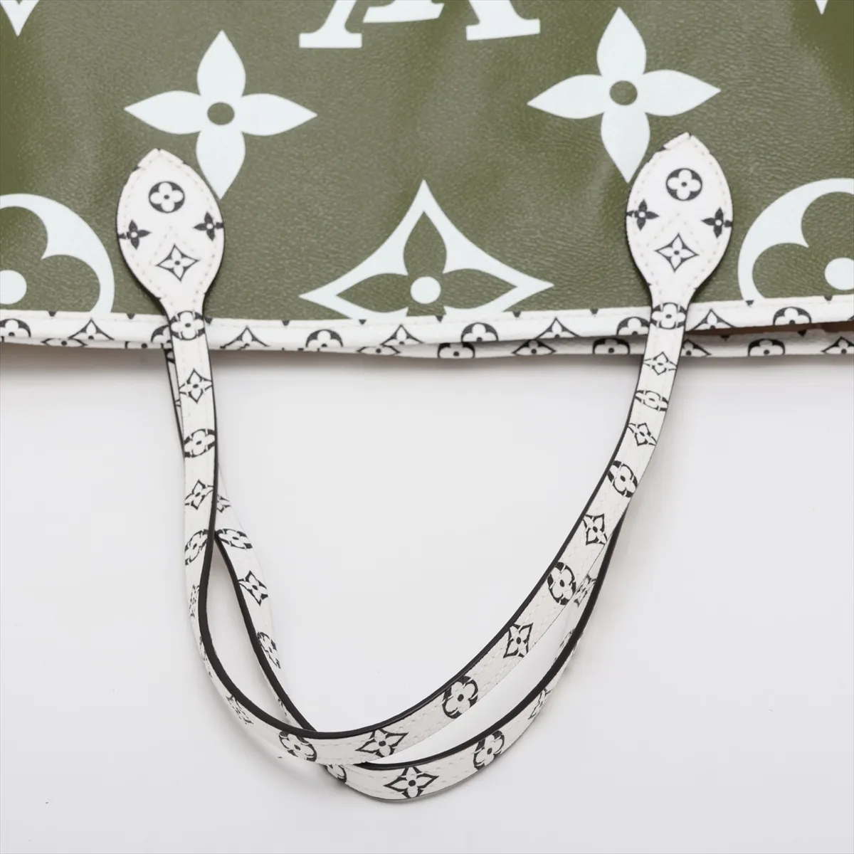Monogram Giant Neverfull MM M44568 AR1149 Khaki x Beige (RFID detected) — view 5