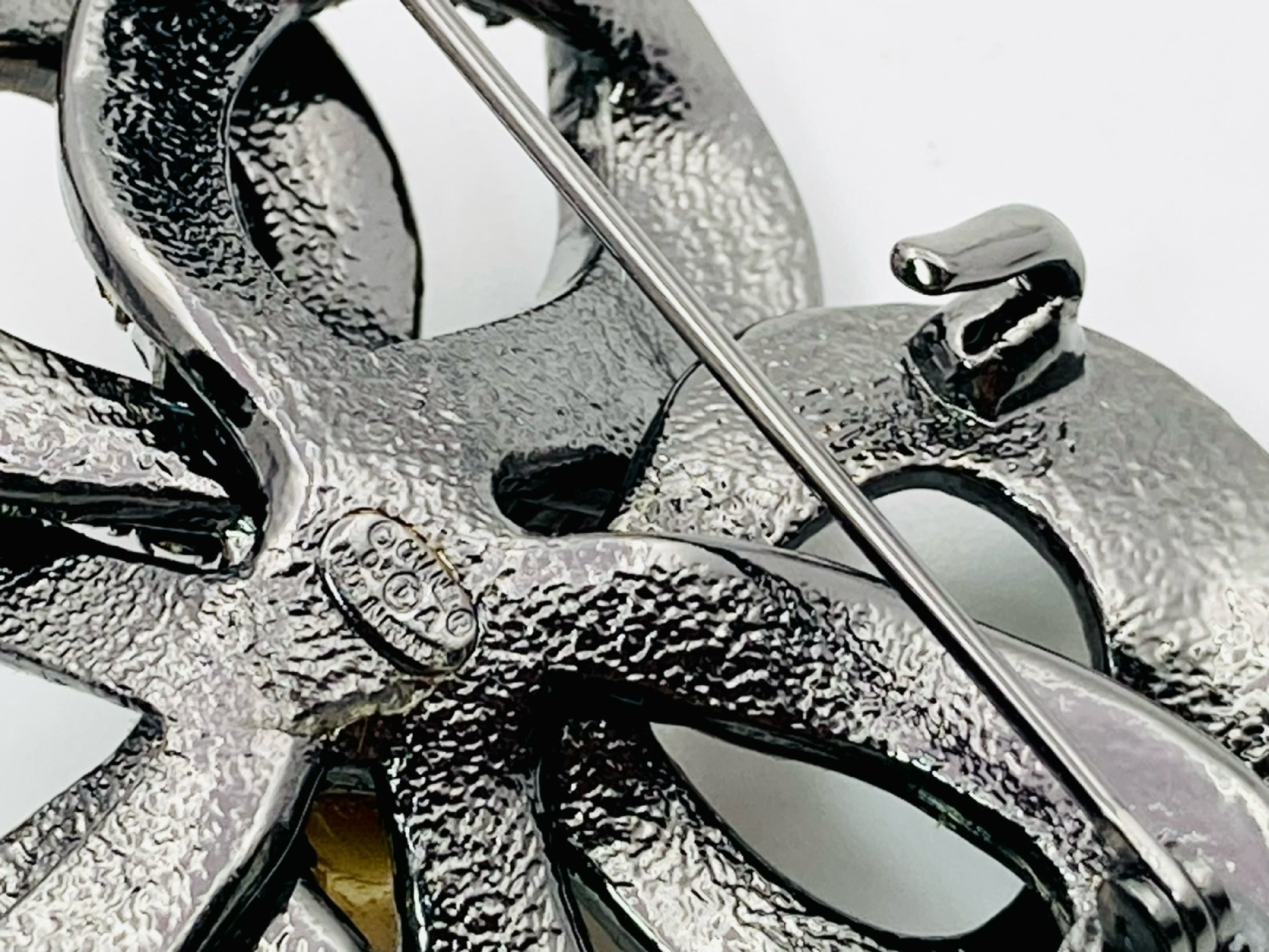 Coco Mark Camellia Rhinestone x Pearl Brooch 03A Gunmetal Top 2-Way Brooch — view 3