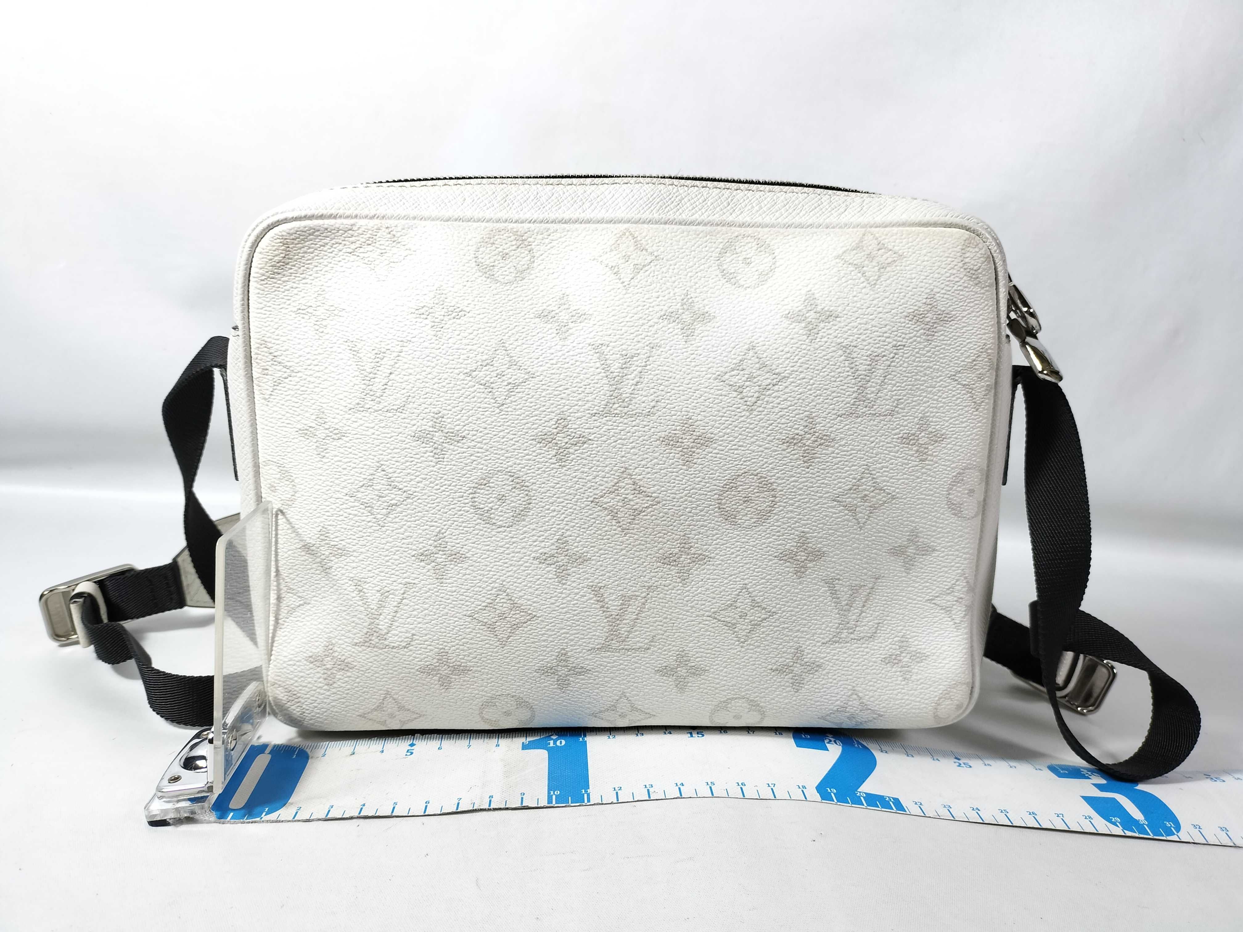 Taigarama Outdoor Messenger PM M30243 RFID Shoulder Bag — view 2