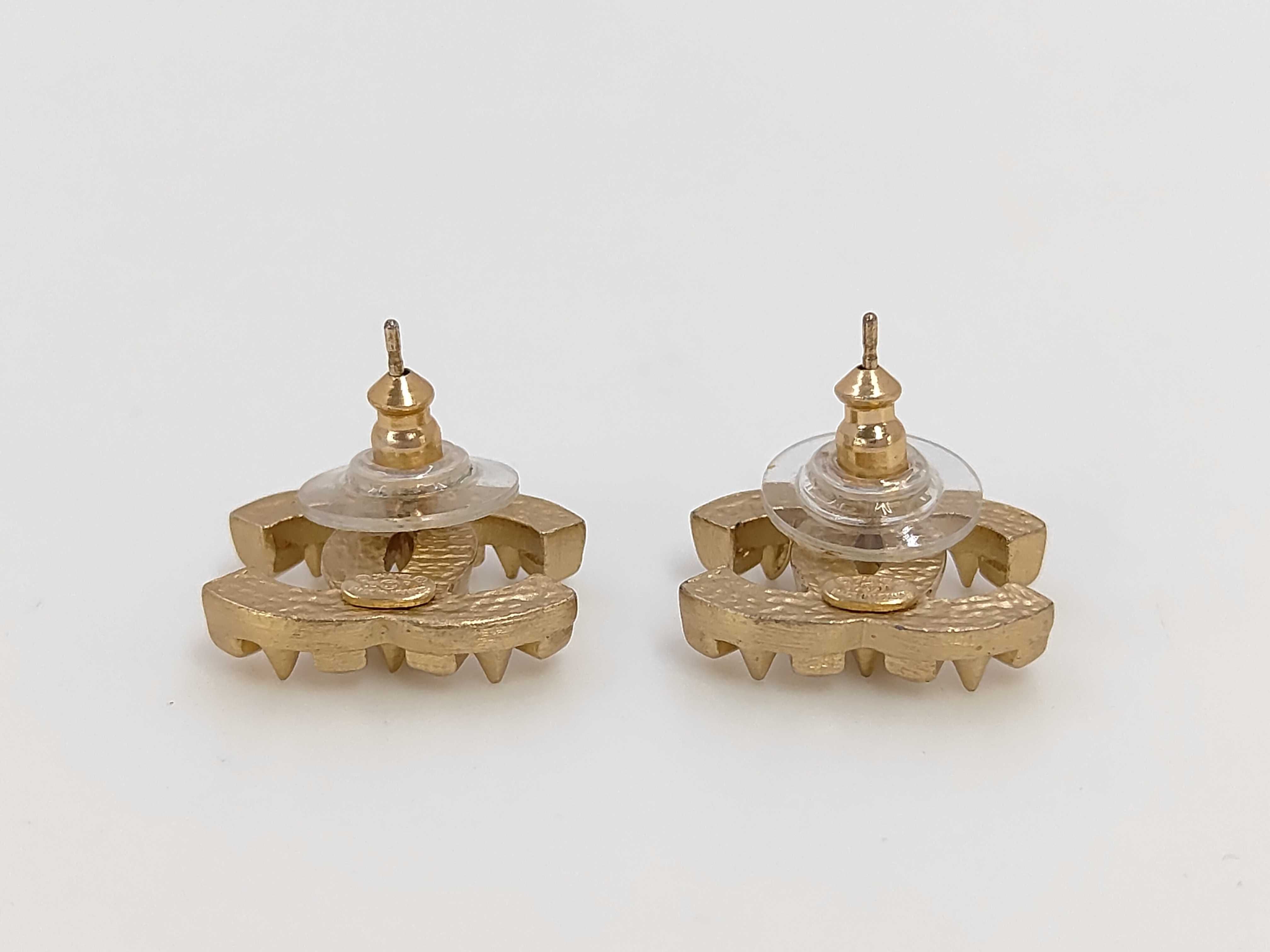 earrings, Coco Mark stud, gold, 03P — view 2