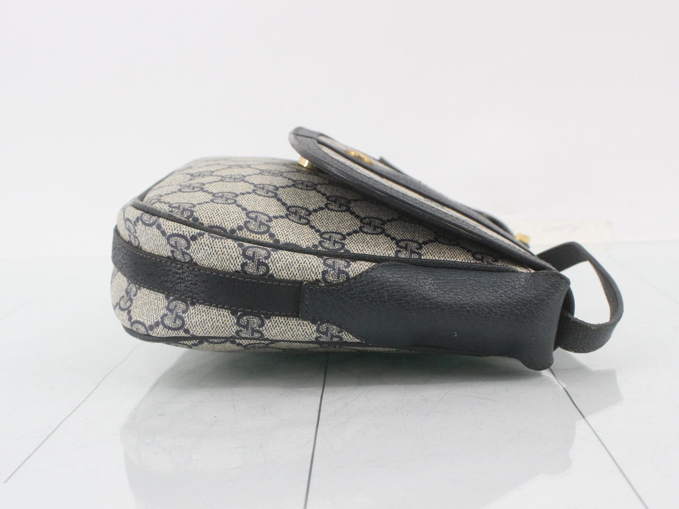 GG Supreme Shoulder Bag — view 3