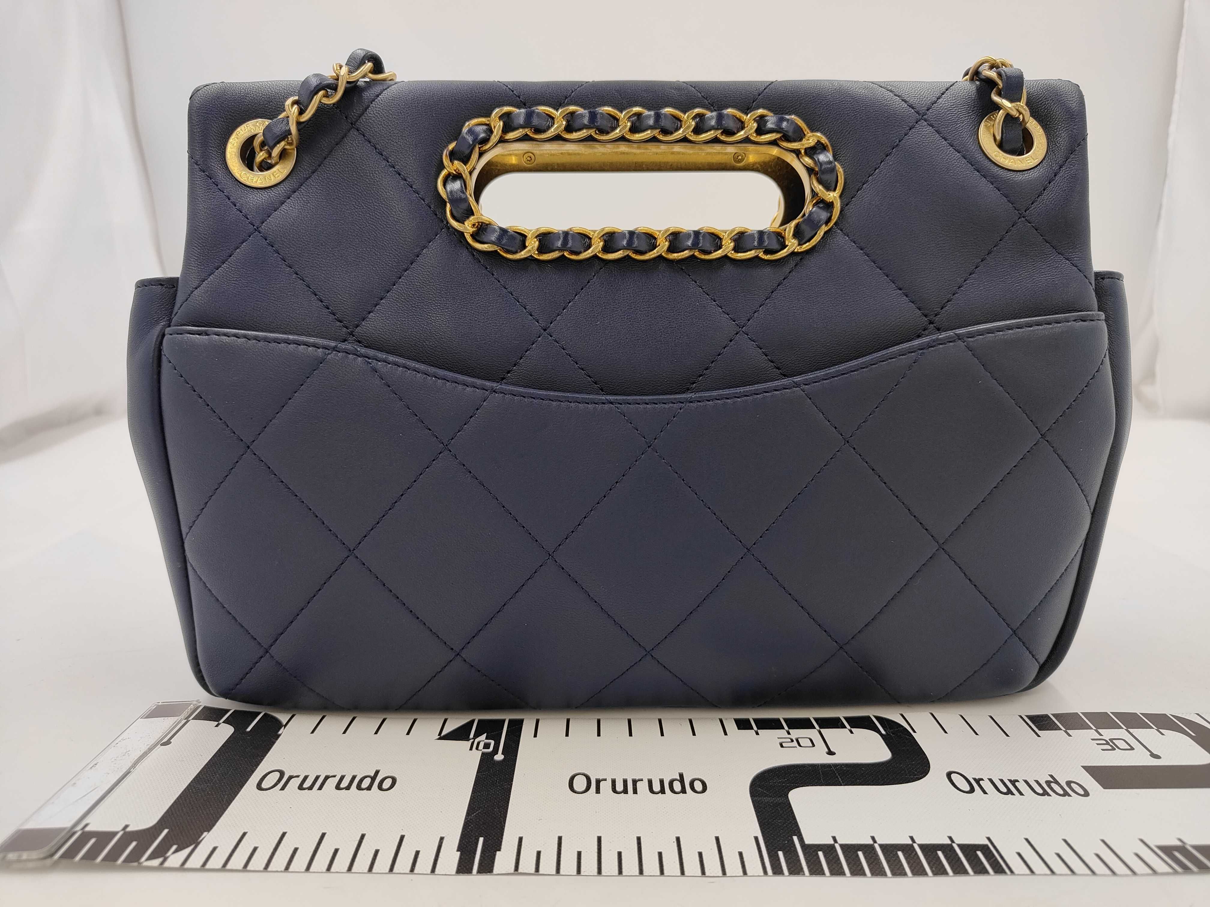 Matelassé Chain Around Gold Hardware 2-way Handbag/Shoulder Bag AS4166 (Serial Number 29) — view 2