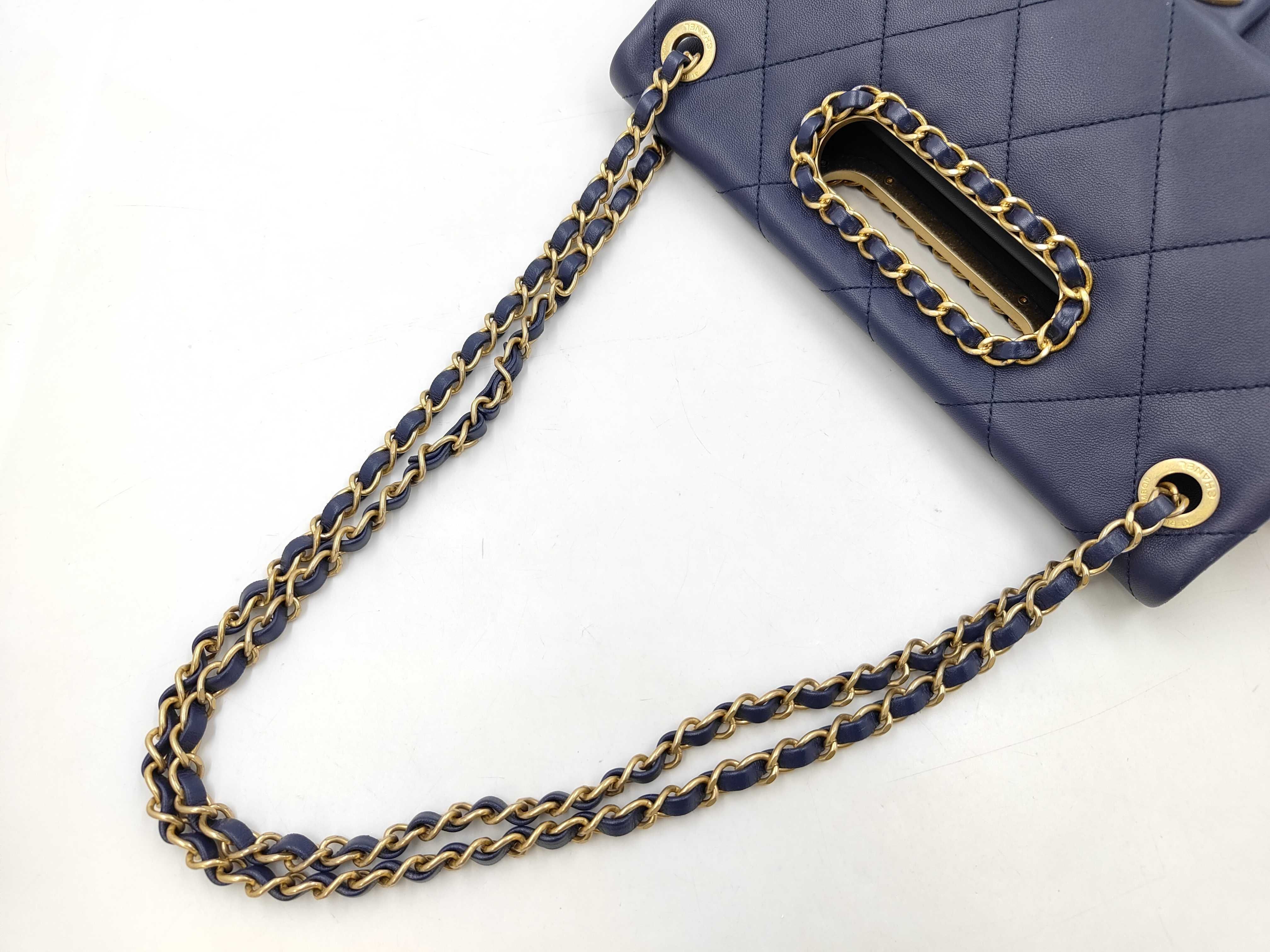 Matelassé Chain Around Gold Hardware 2-way Handbag/Shoulder Bag AS4166 (Serial Number 29) — view 5
