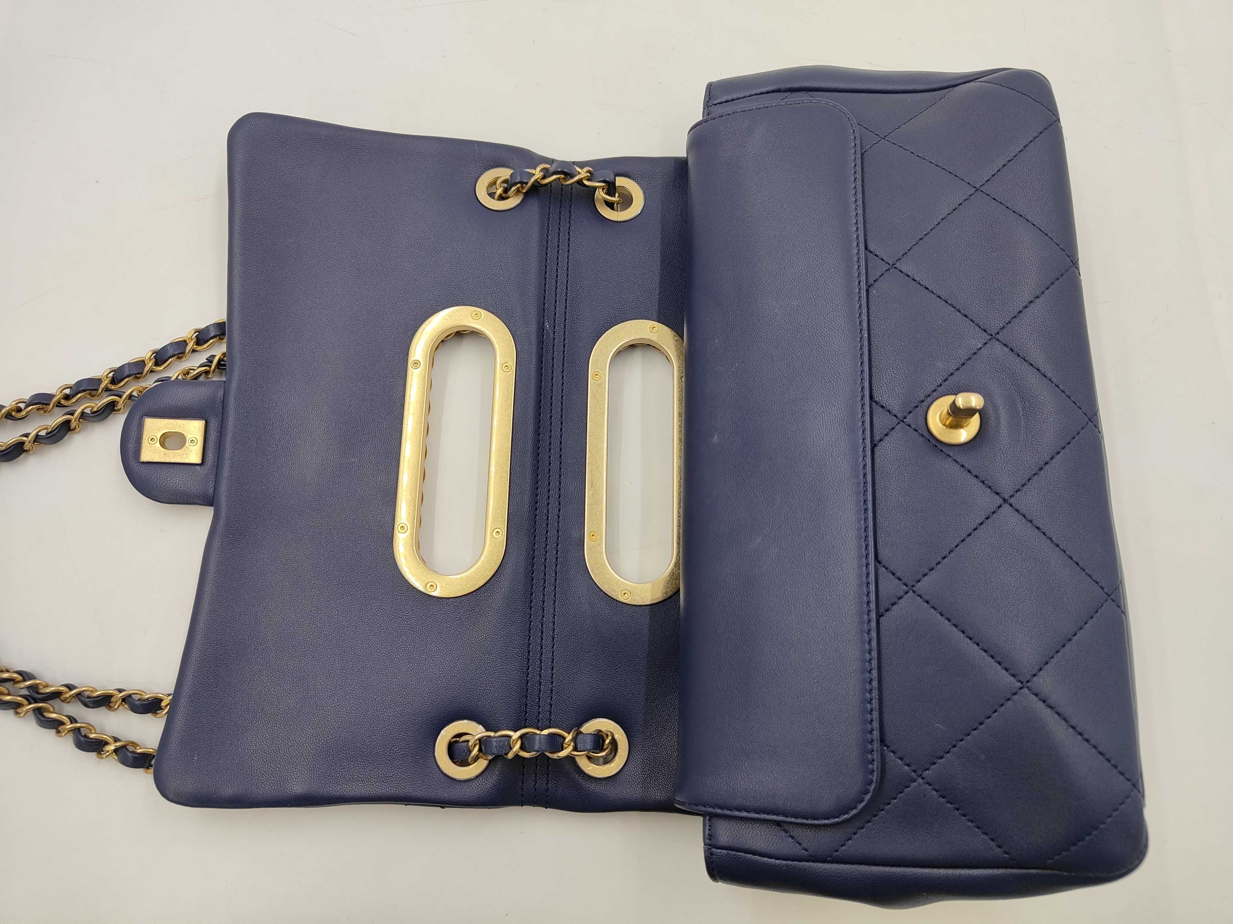 Matelassé Chain Around Gold Hardware 2-way Handbag/Shoulder Bag AS4166 (Serial Number 29) — view 7