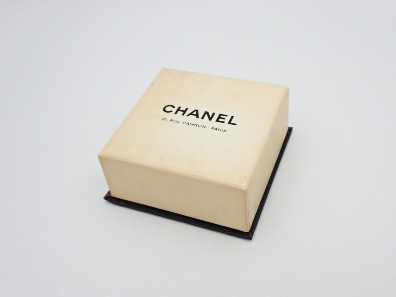 Coco Mark Seashell Pearl Swing — view 4