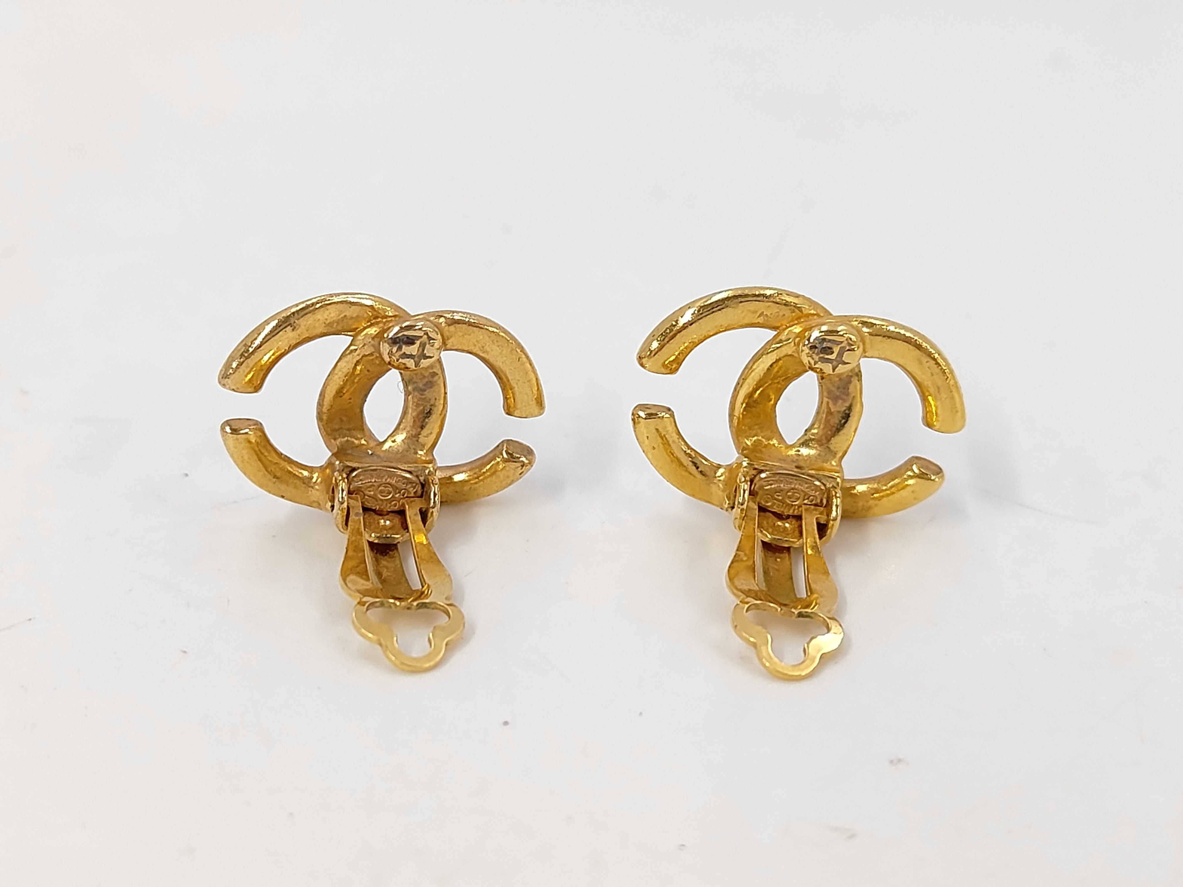 GP here mark 01P earrings — view 3