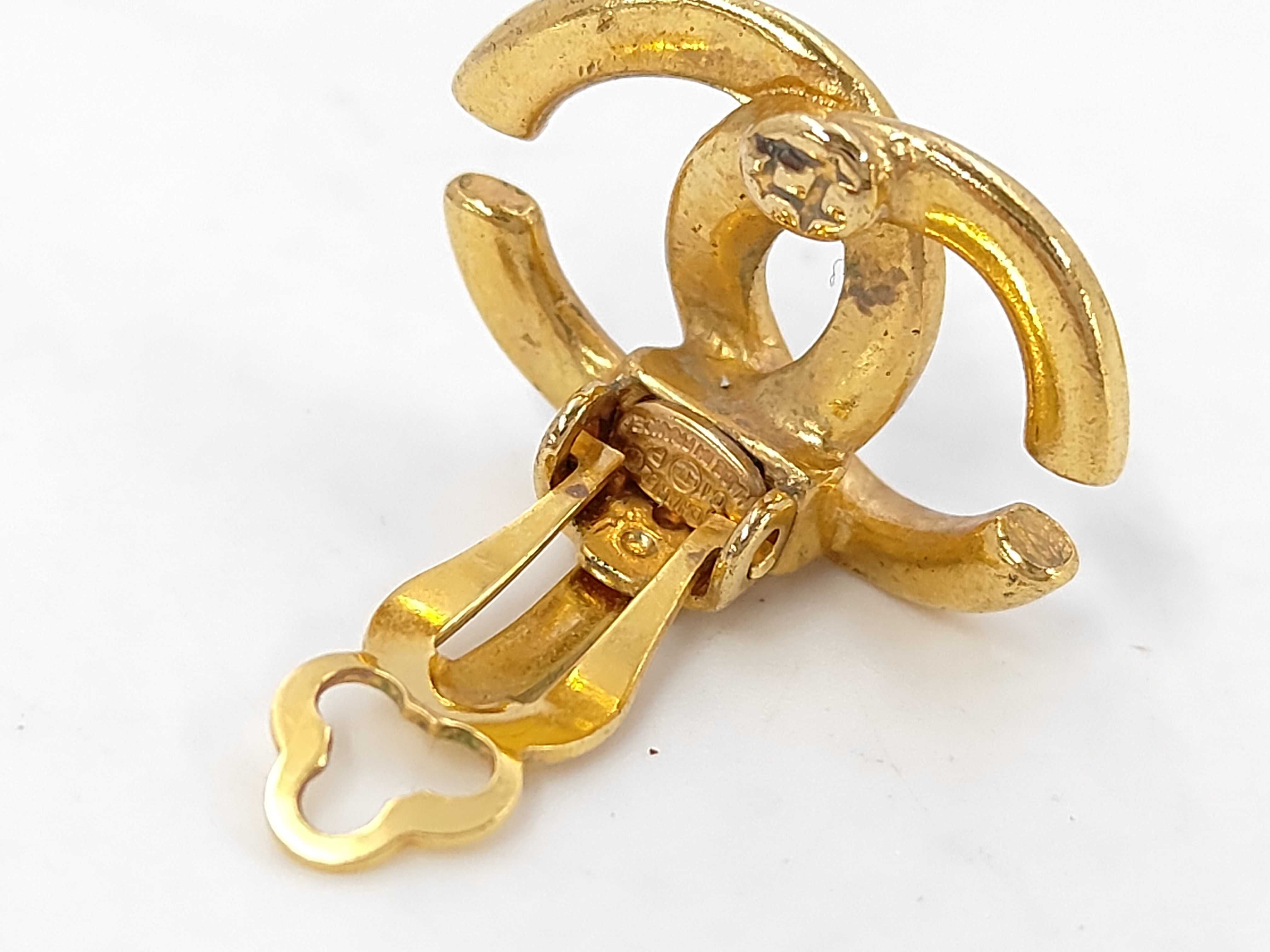 GP here mark 01P earrings — view 5