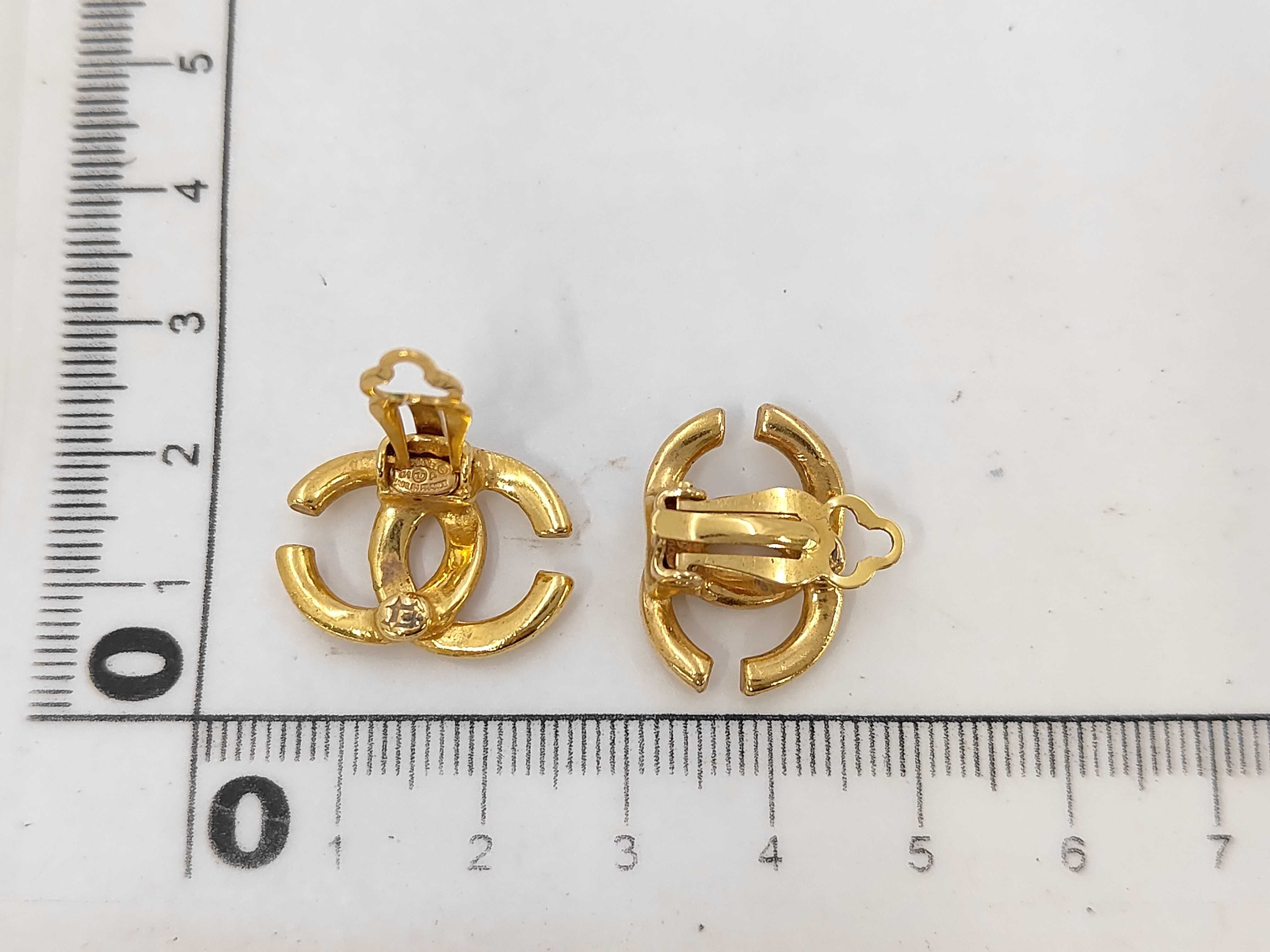 GP here mark 01P earrings — view 6